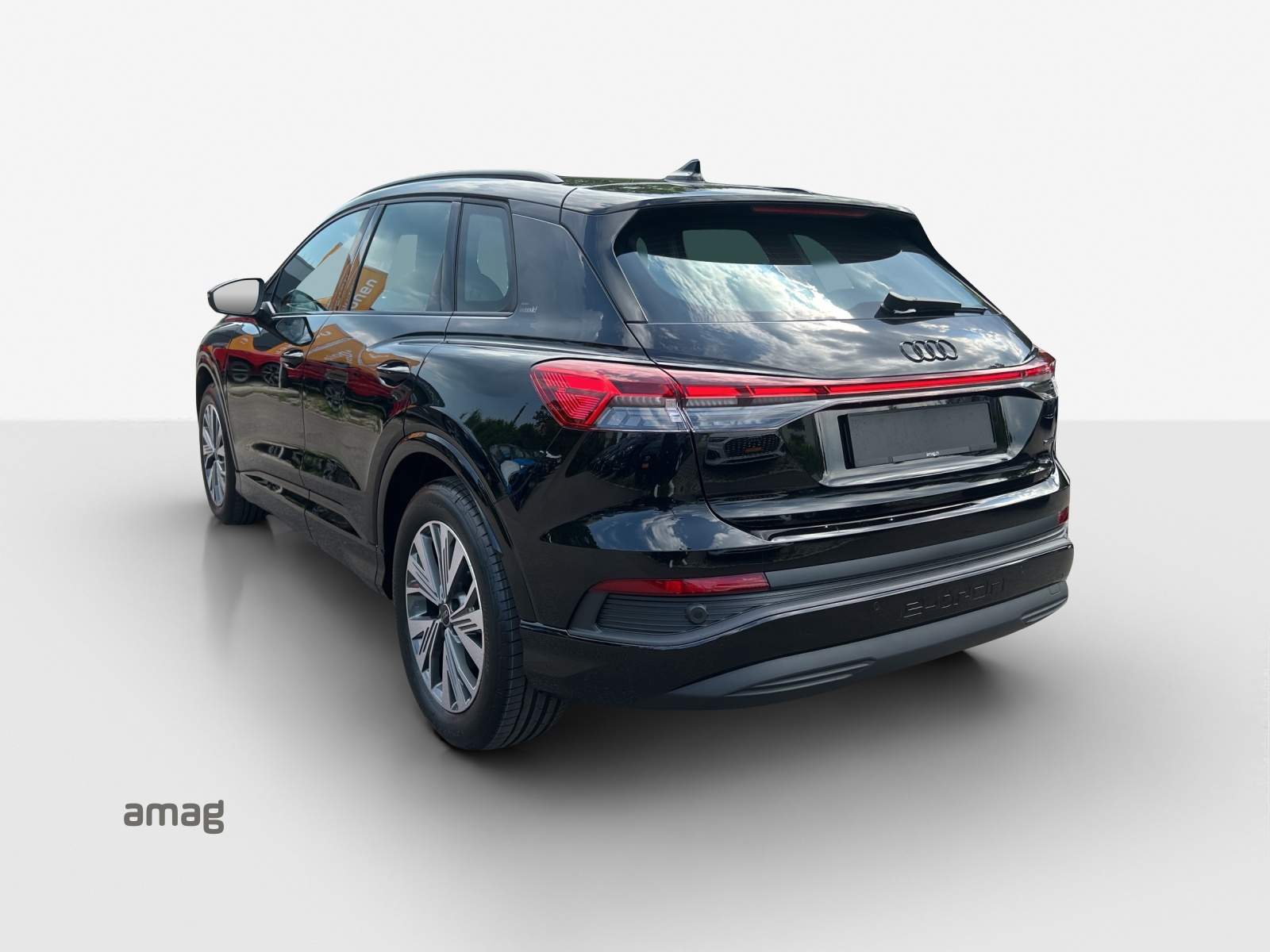 AUDI Q4 e-tron 45 quattro-showroom-element-2
