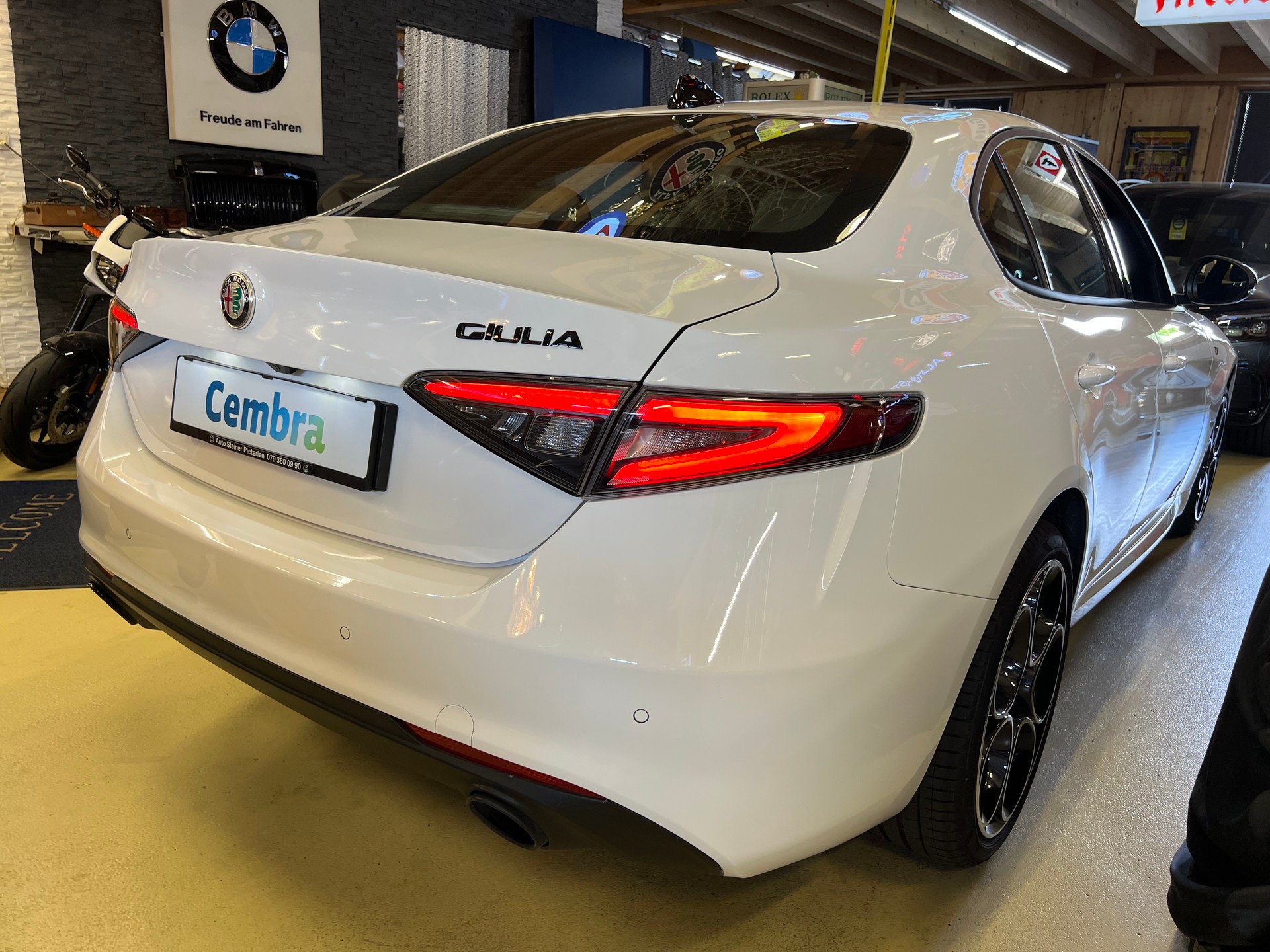 ALFA ROMEO Q4-GIULIA 2.0 Ti Edition Q4 "MIT 6`400 KM !!" CH WAGEN. TOP AUSSTATTUNG !! NETTO PREIS 42`900.--showroom-element-2