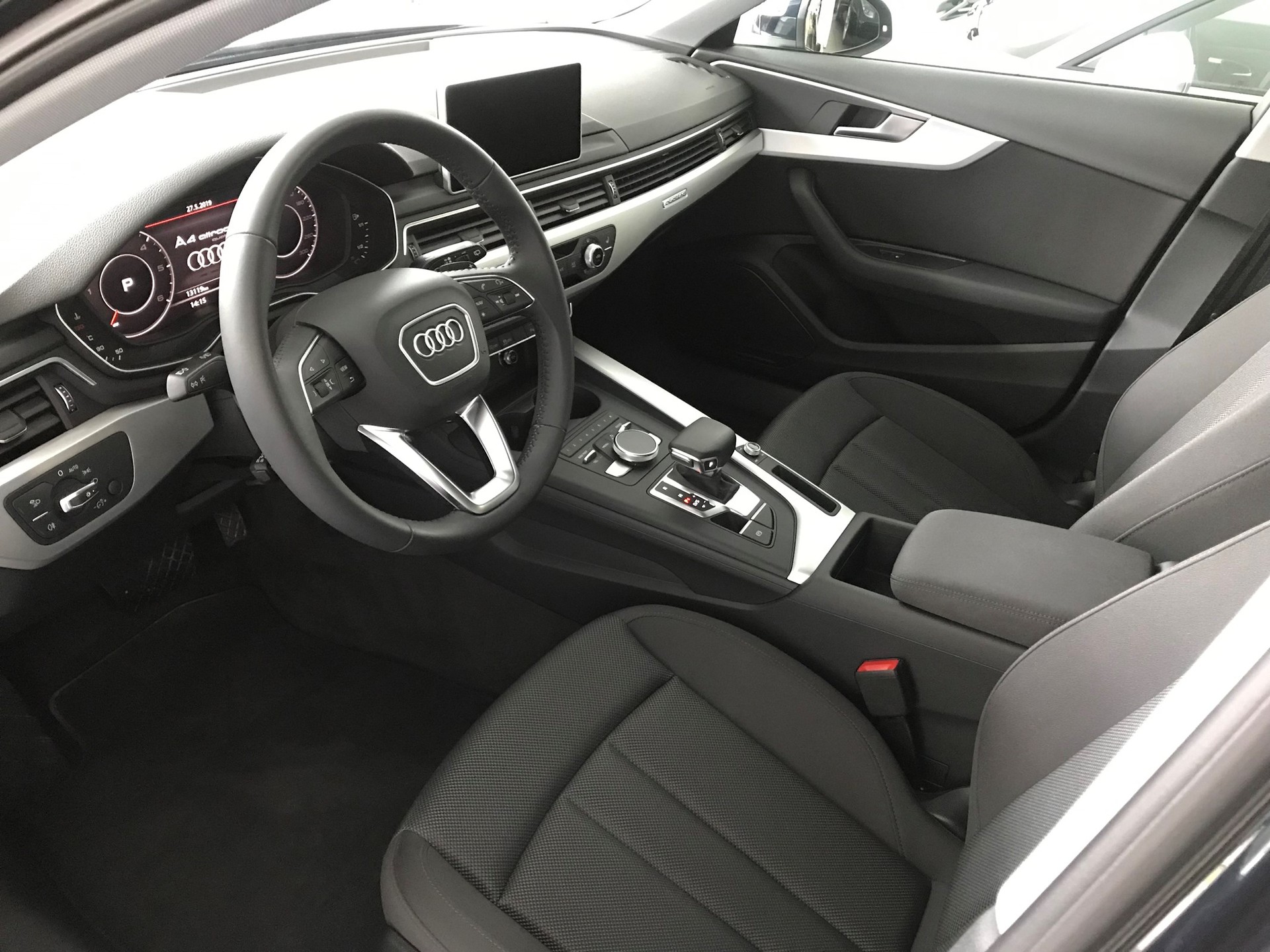 AUDI A4 allroad 2.0 TDI quattro S-tronic-image-9