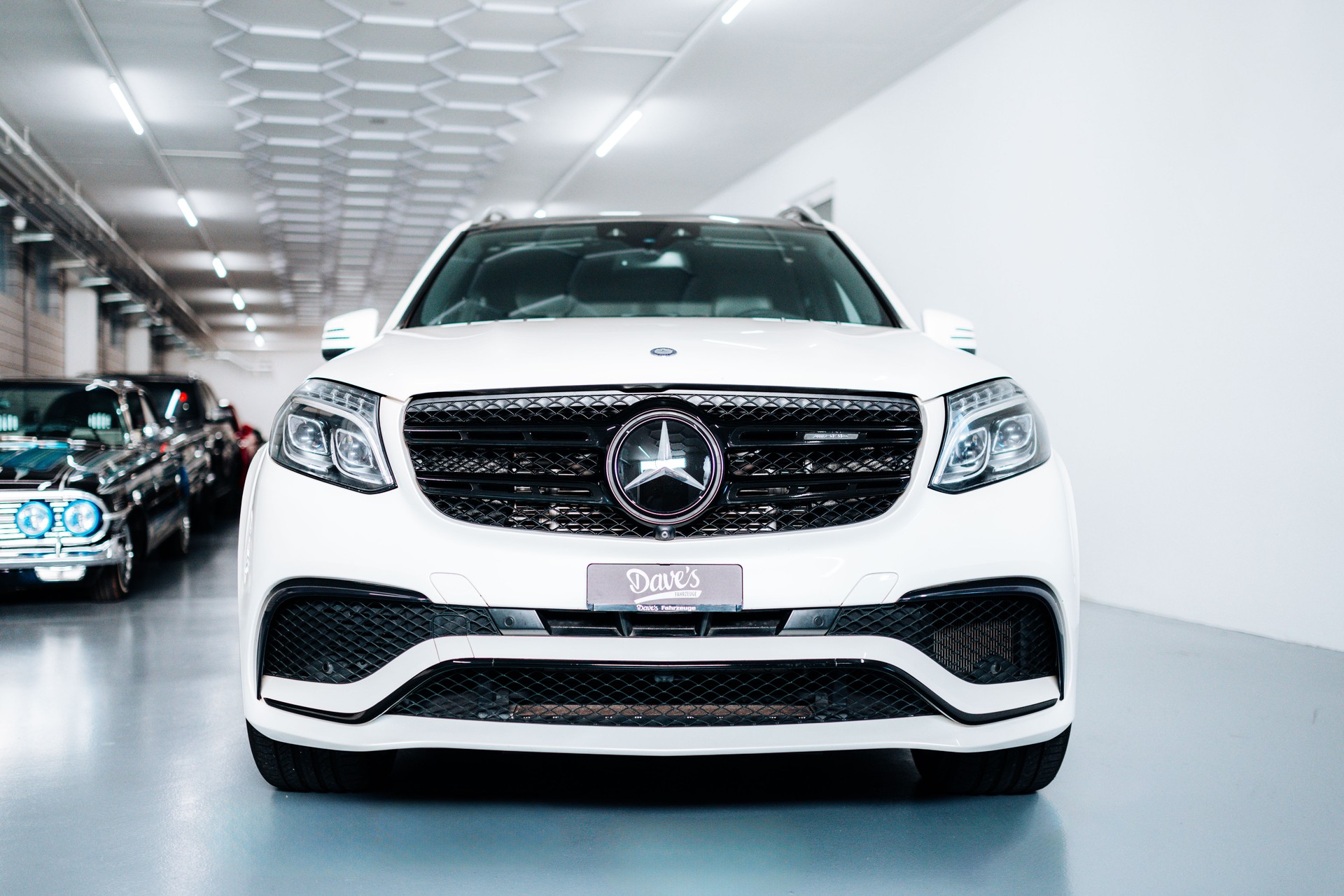 MERCEDES-BENZ GLS 63 AMG-showroom-element-2