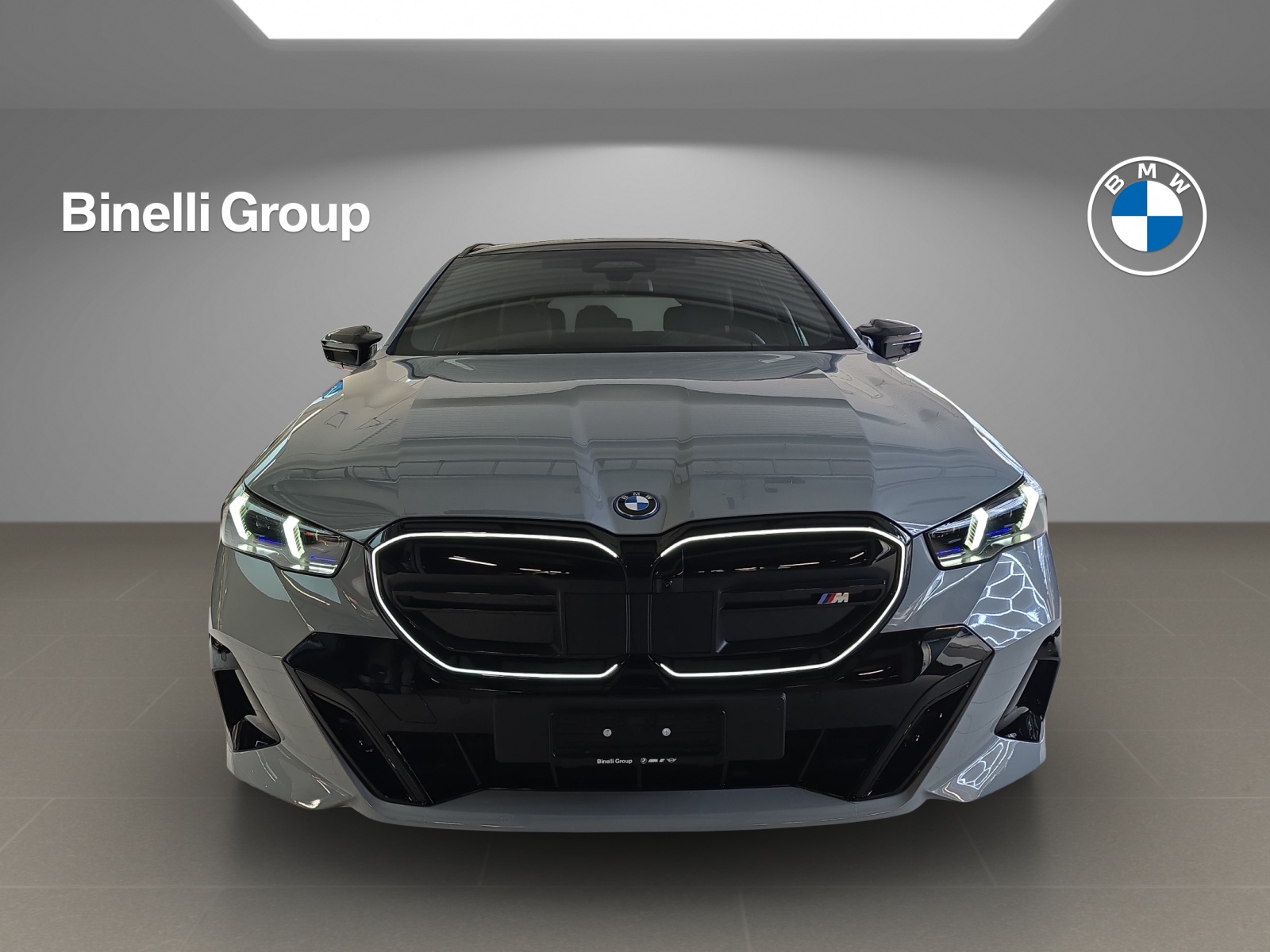 BMW i5 M60 Touring M Sport Pro-showroom-element-1