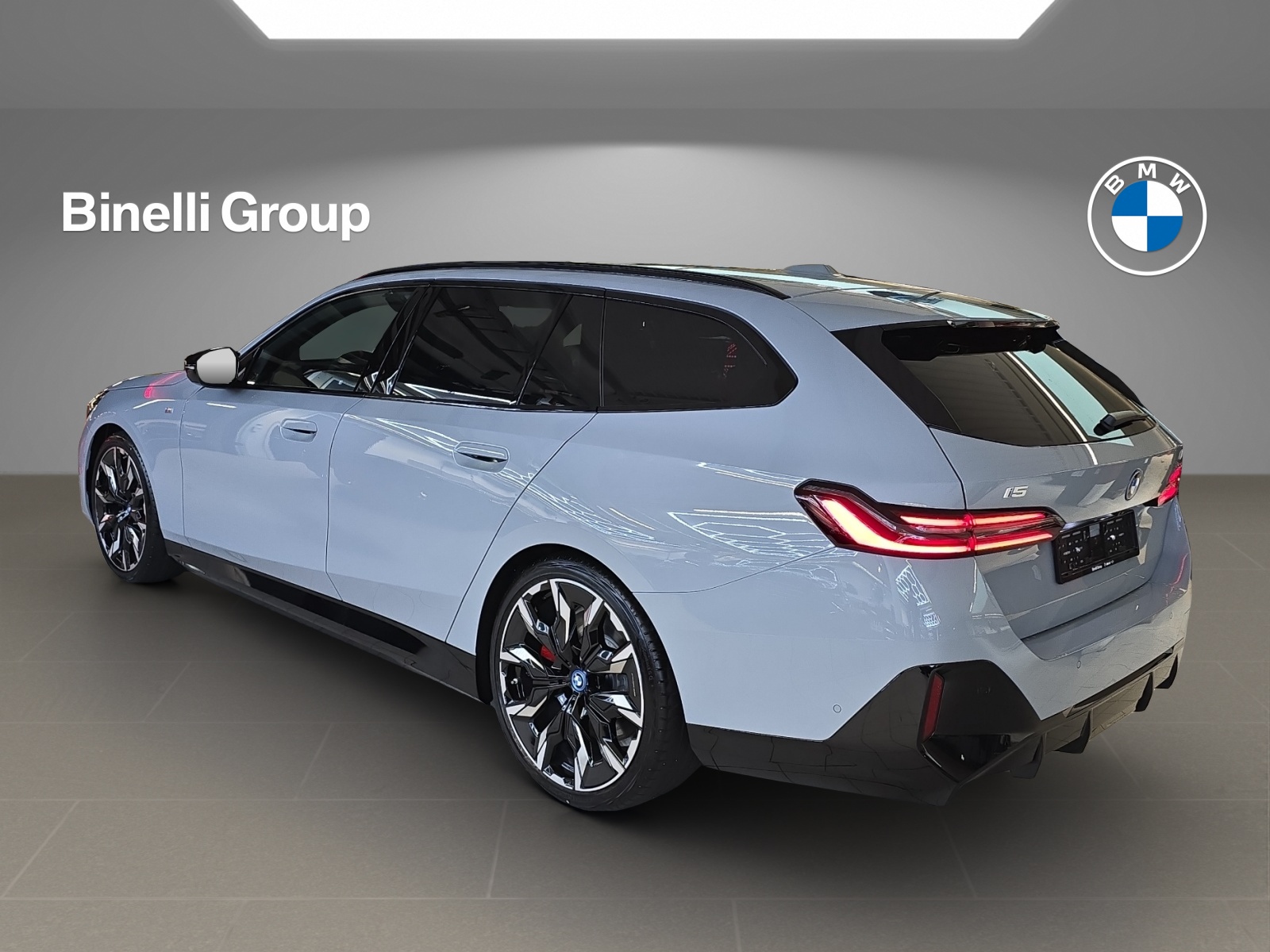BMW i5 M60 Touring M Sport Pro-showroom-element-3