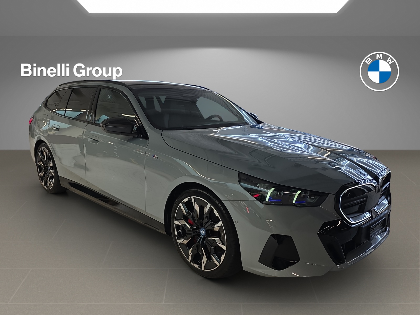 BMW i5 M60 Touring M Sport Pro-showroom-element-2