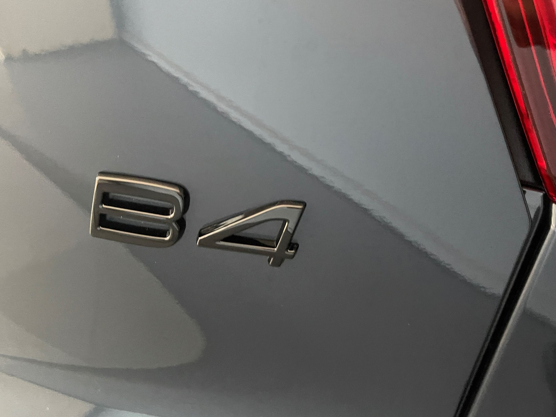 VOLVO XC40 2.0 B4 MH Black Edition-image-6