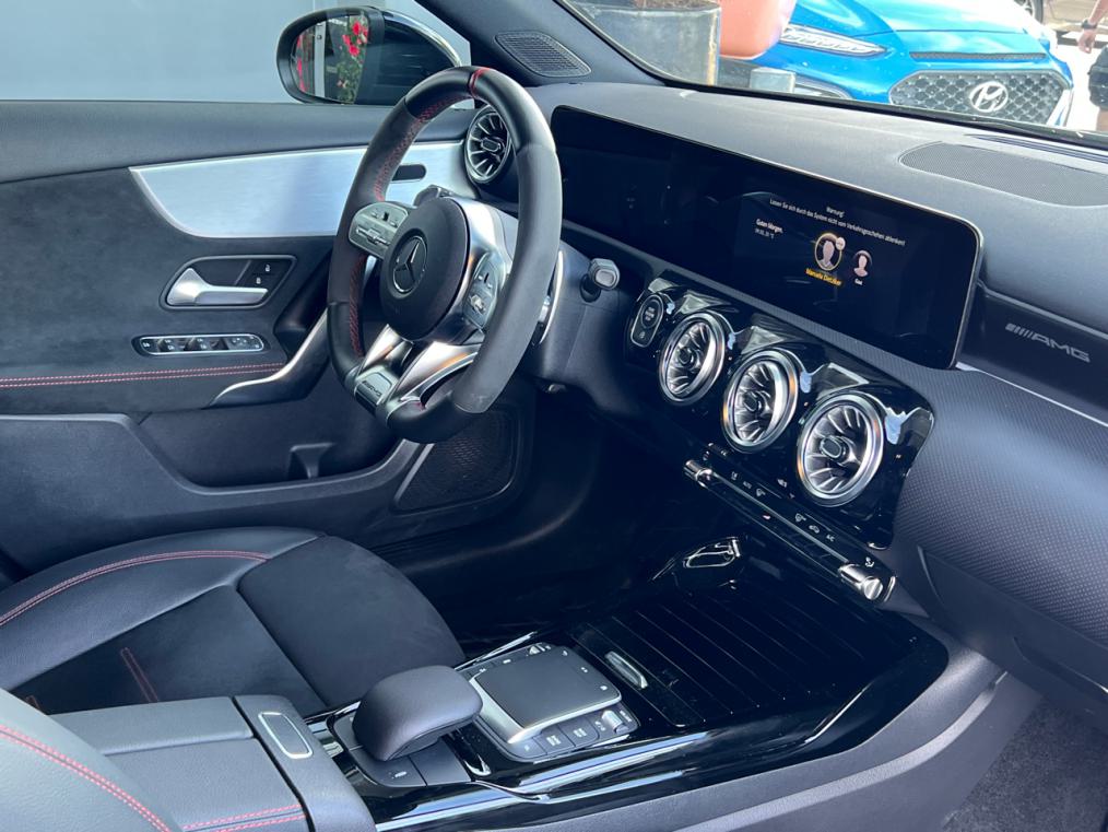 MERCEDES-BENZ A 35 AMG 4Matic Speedshift-showroom-element-3