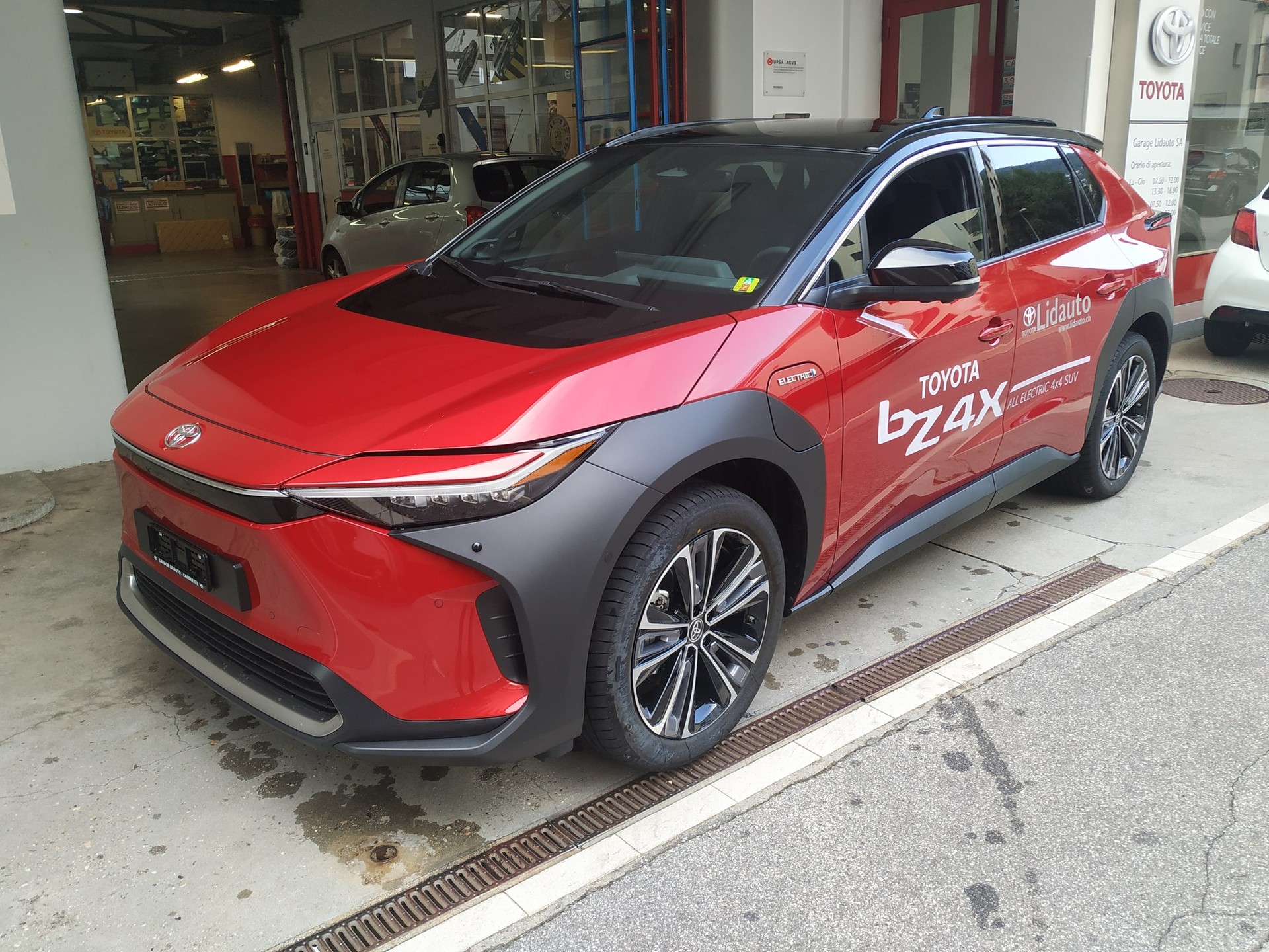TOYOTA bZ4X Premium 71,4 kWh 4WD-showroom-element-1