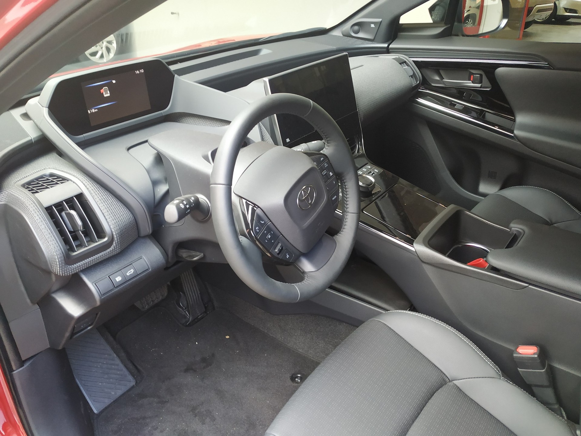 TOYOTA bZ4X Premium 71,4 kWh 4WD-showroom-element-3