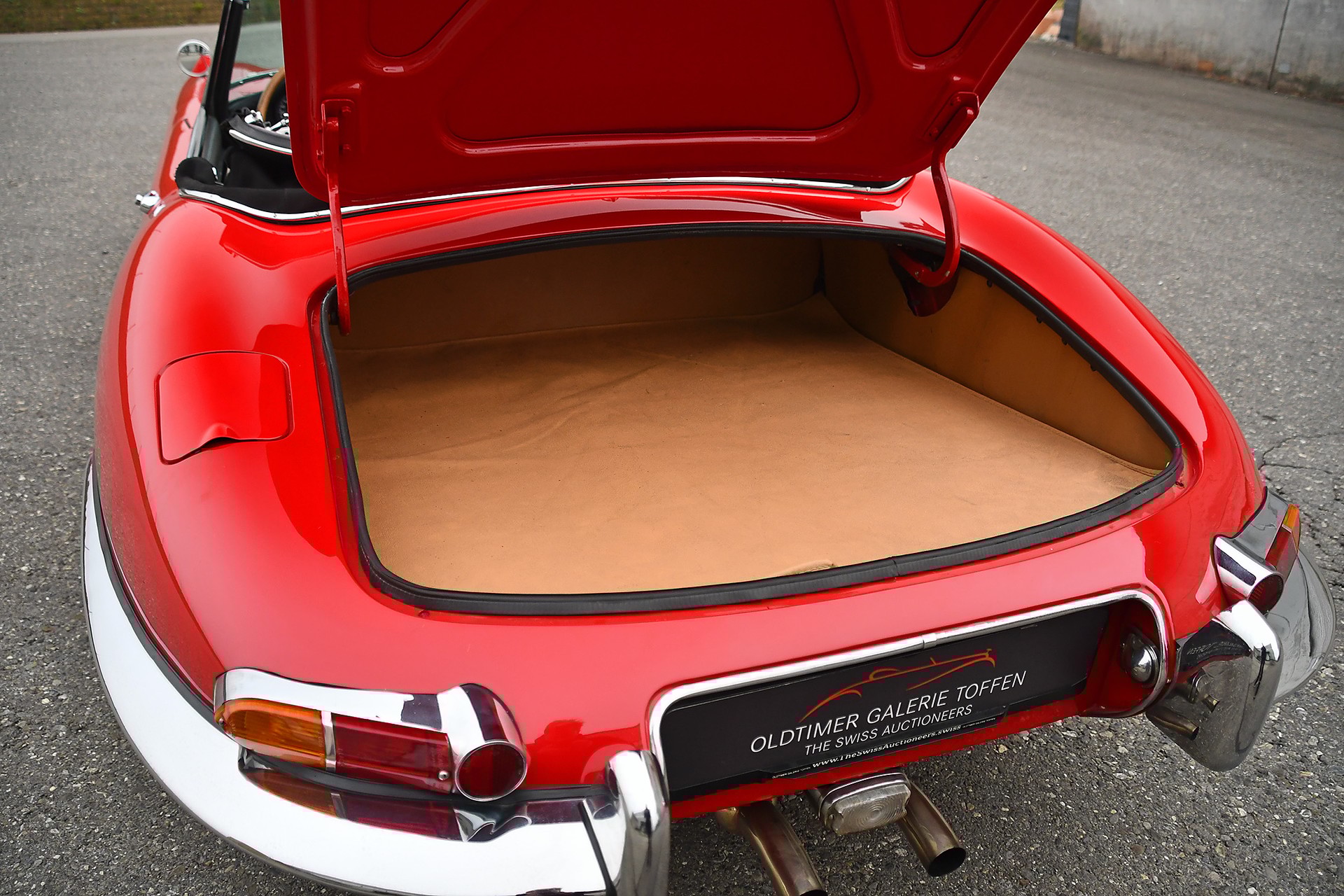 JAGUAR E-Type Series 1 3.8-litre Flat Floor Roadster-image-13
