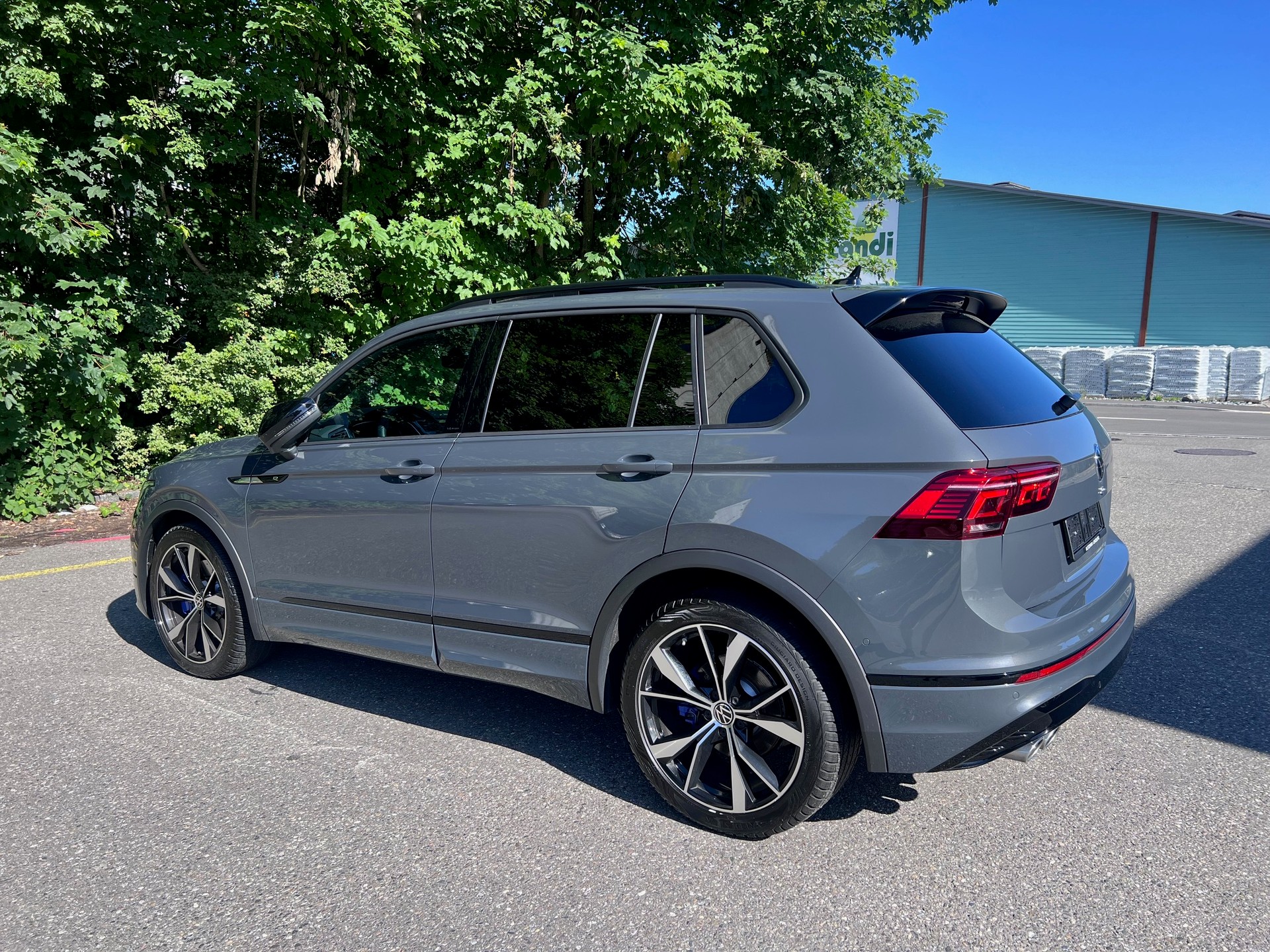 VW Tiguan 2.0TSI R 4Motion DSG-showroom-element-2