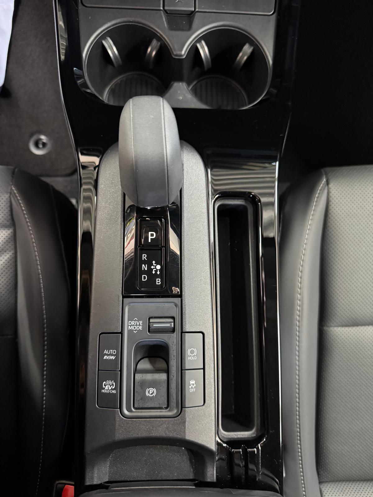 TOYOTA Prius 2,0 VVT-i Plug-in Hybrid Premium-image-7