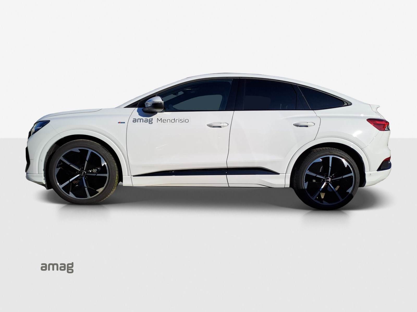 AUDI Q4 e-tron 50 quattro-showroom-element-1
