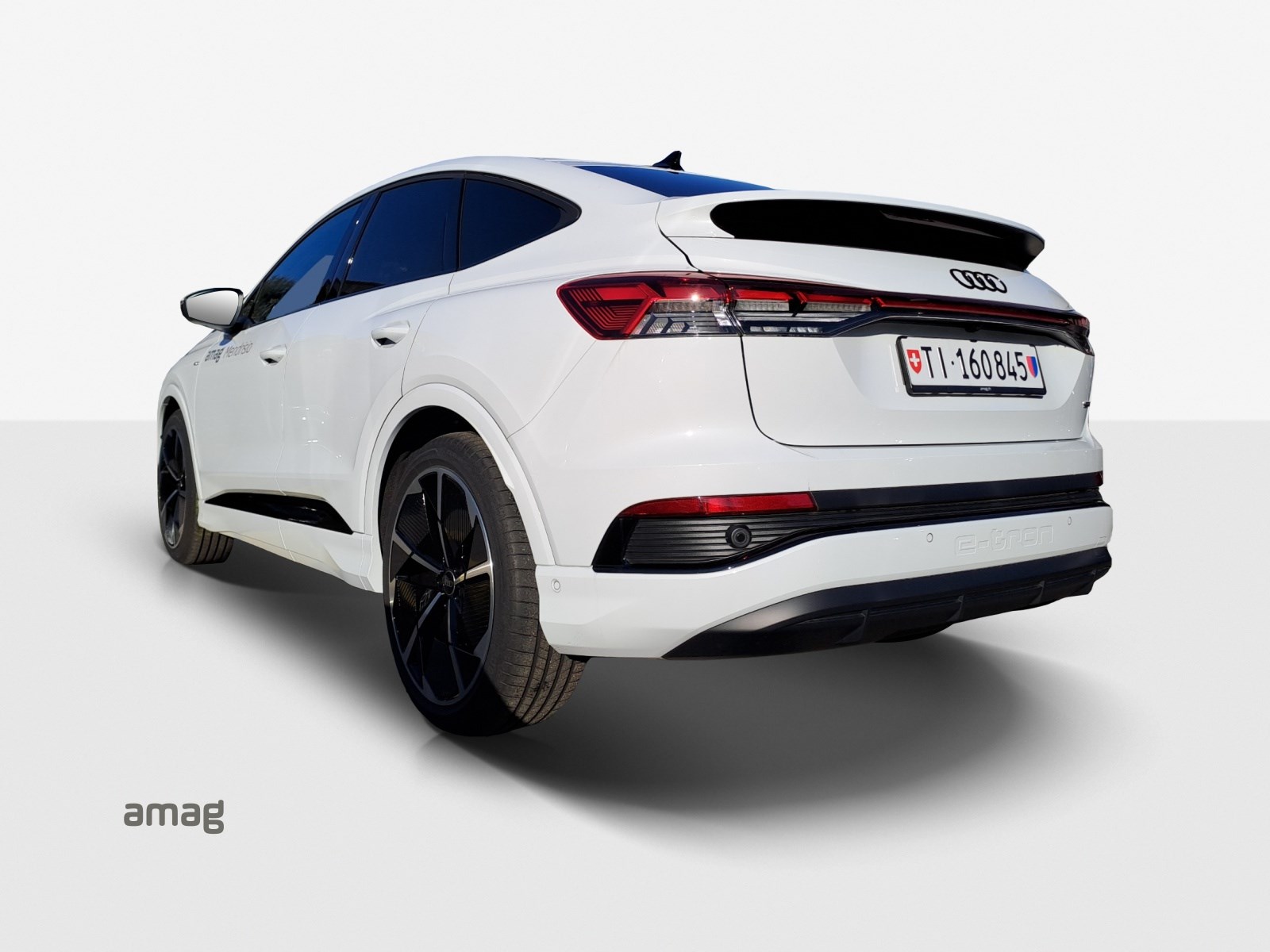 AUDI Q4 e-tron 50 quattro-showroom-element-2