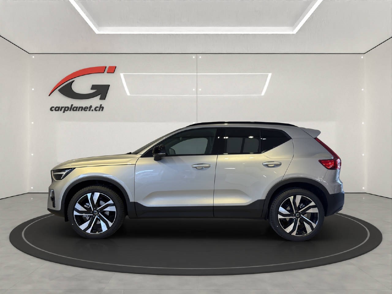 VOLVO XC40 2.0 B4 MH Ultra Dark-showroom-element-1