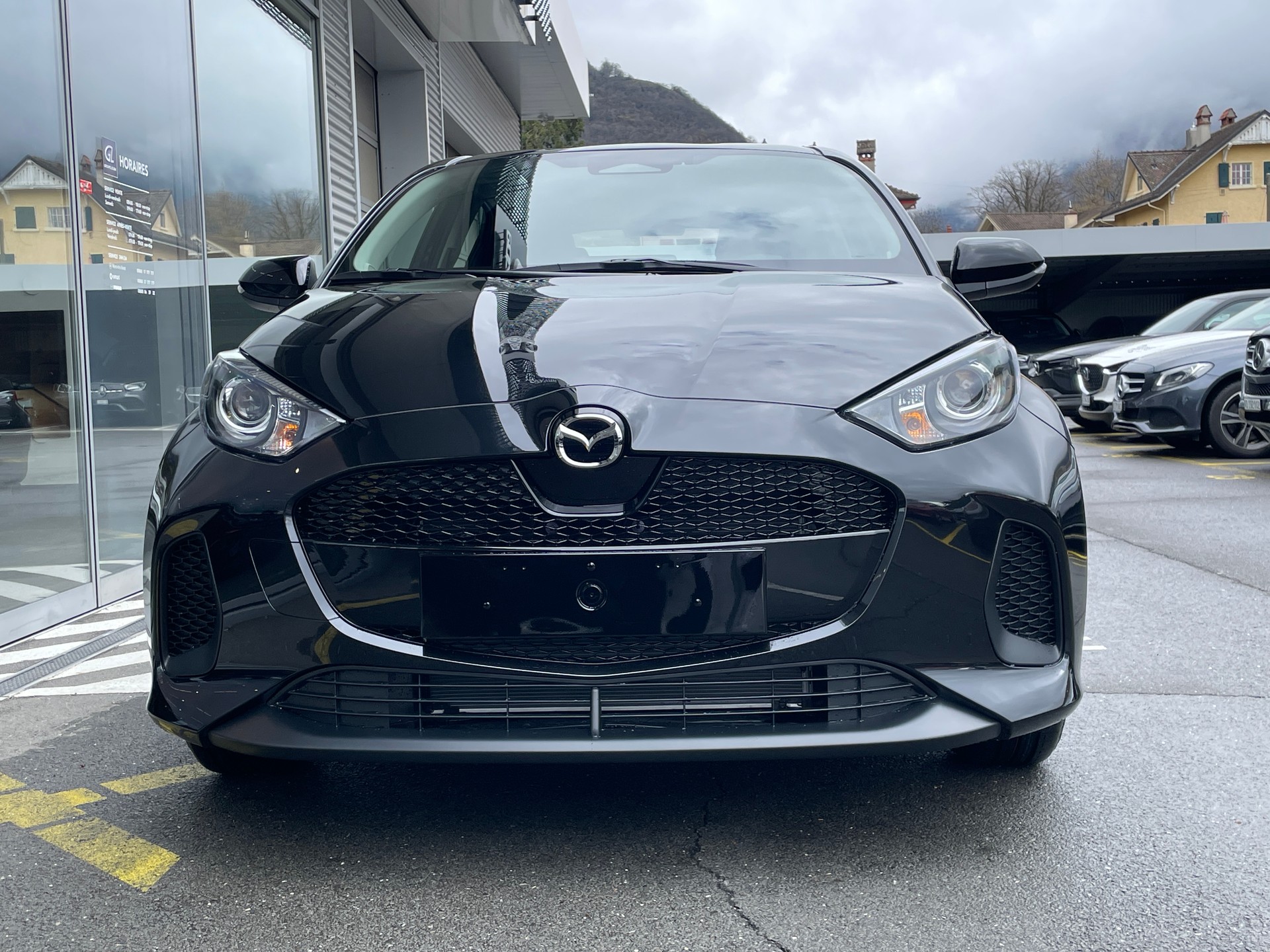 MAZDA 2 Hybrid Centre-line-showroom-element-1