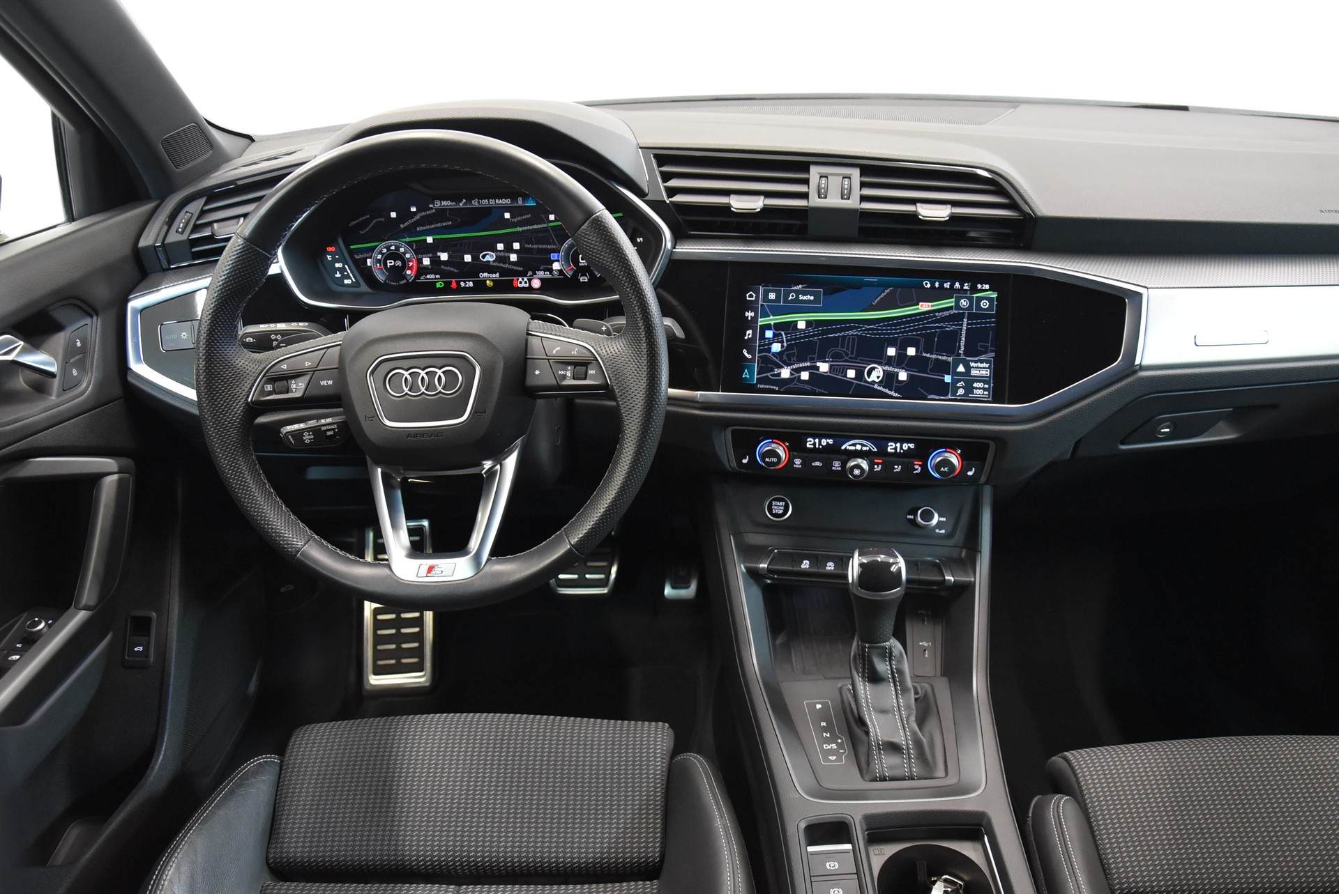 AUDI Q3 35 TFSI S Line Attraction S-tronic-image-4