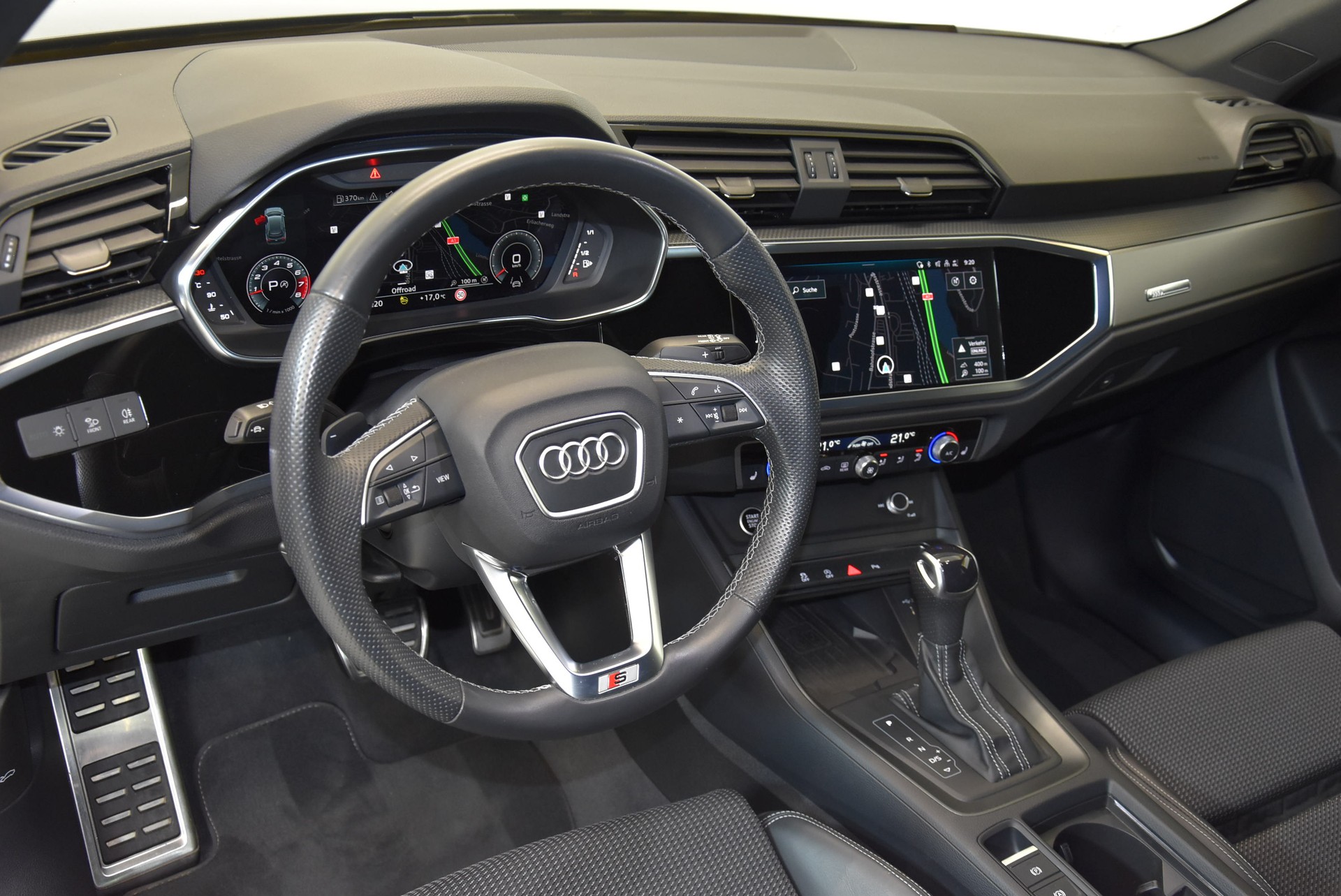 AUDI Q3 35 TFSI S Line Attraction S-tronic-image-5