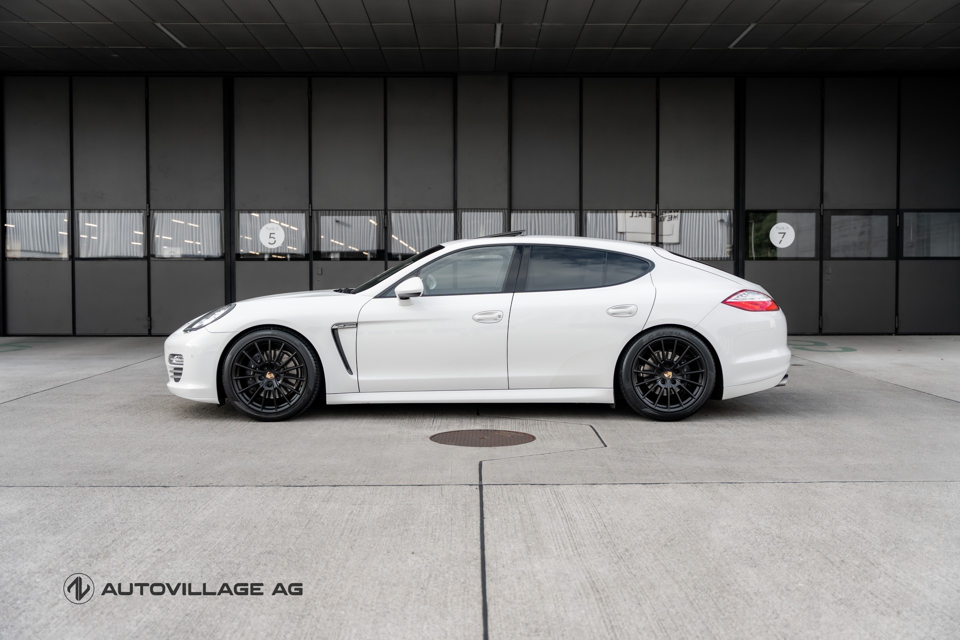 PORSCHE Panamera 4 PDK-showroom-element-2