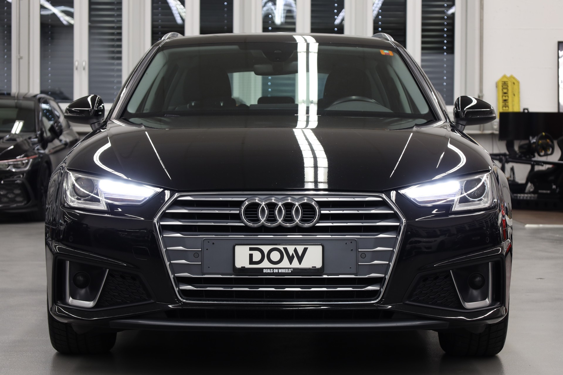 AUDI A4 Avant 2.0 35 TDI Design S-Tronic-showroom-element-3
