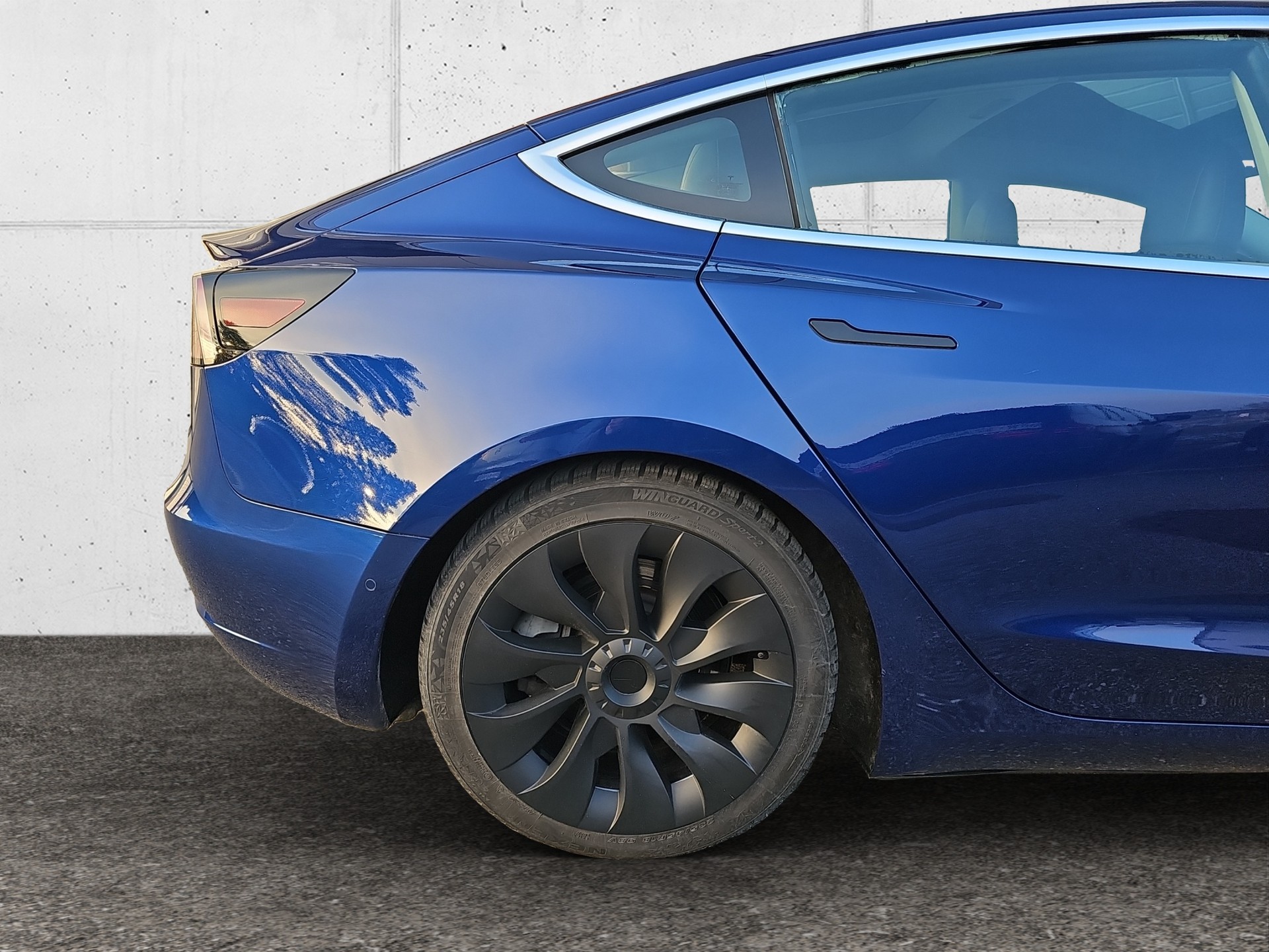 TESLA Model 3 Long Range Dual Motor AWD-image-8