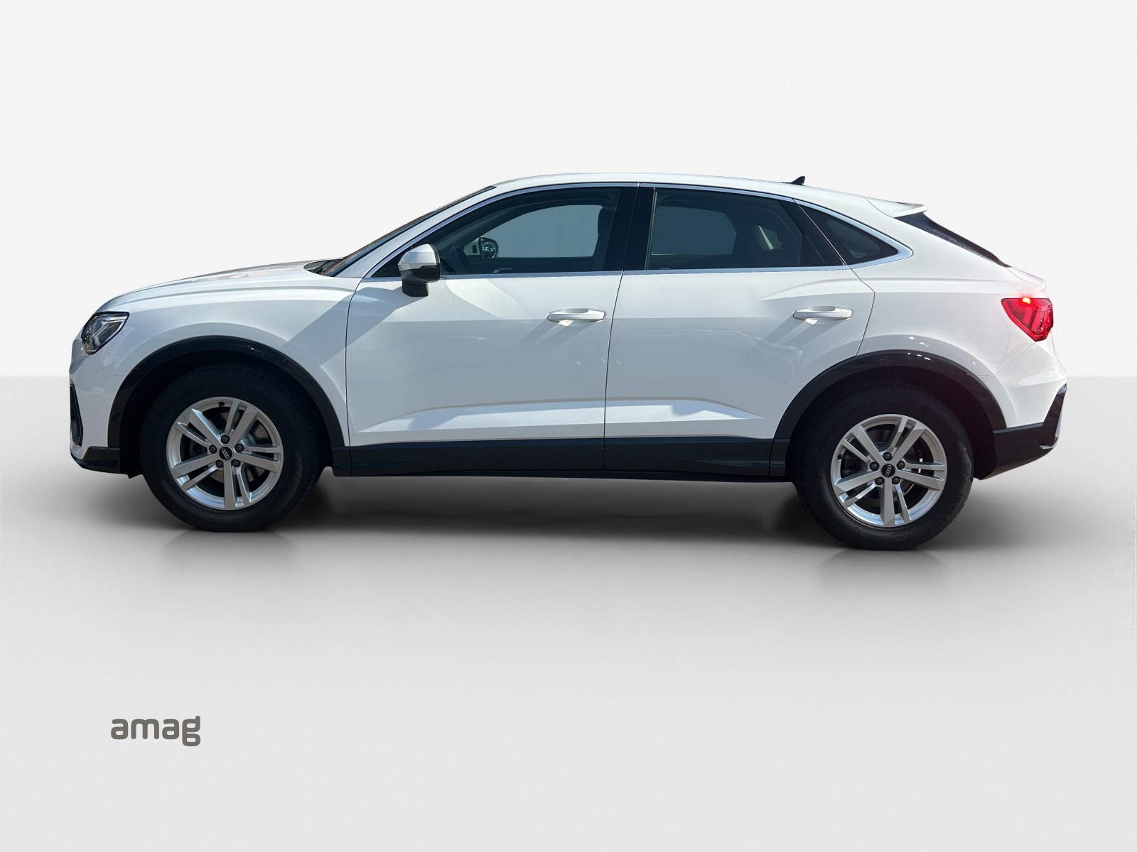 AUDI Q3 Sportback 35 TFSI Attraction-showroom-element-1
