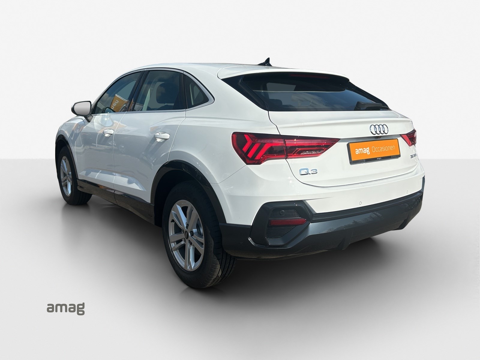 AUDI Q3 Sportback 35 TFSI Attraction-showroom-element-2