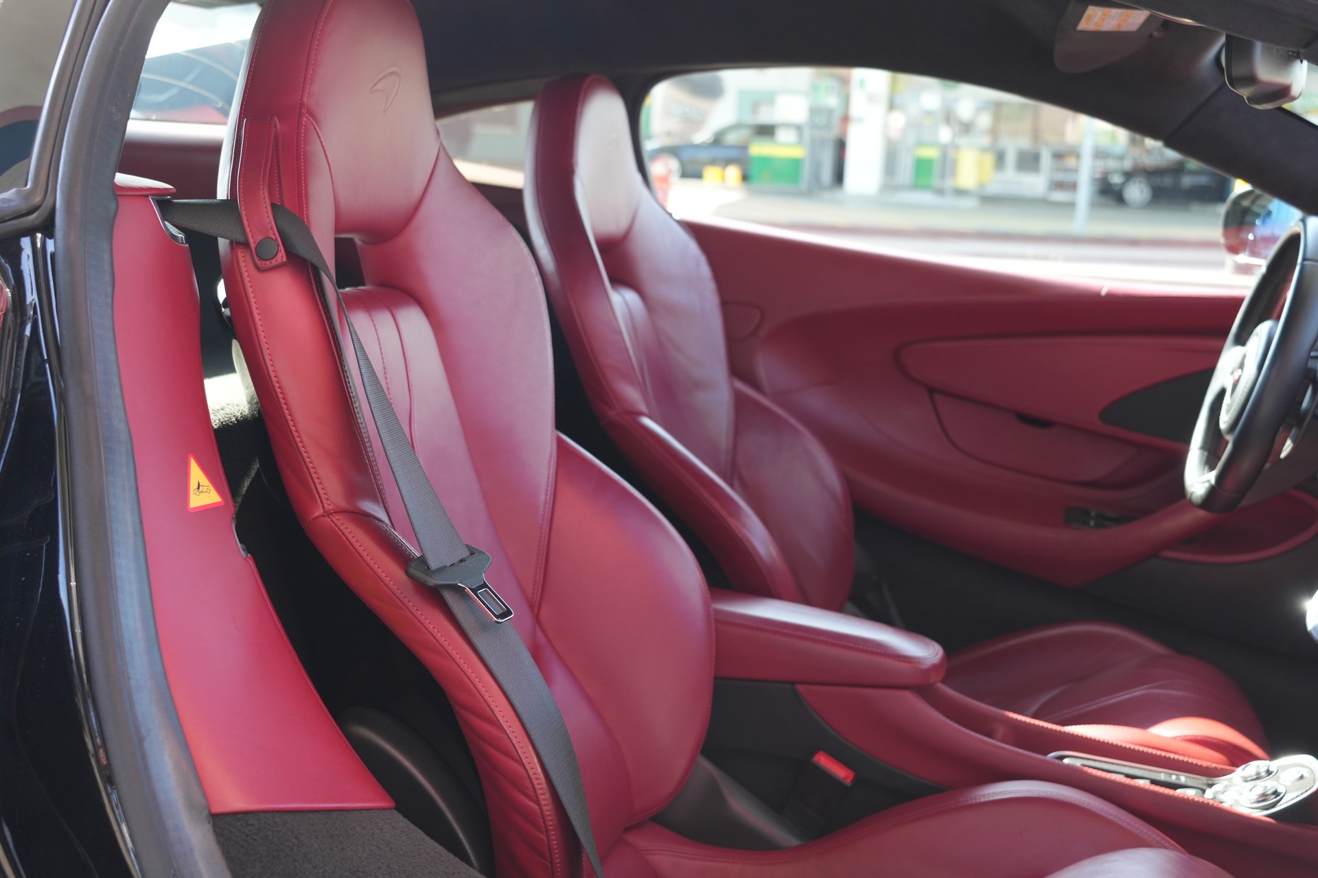 McLAREN 570S Coupé 3.8 V8 SSG-image-14