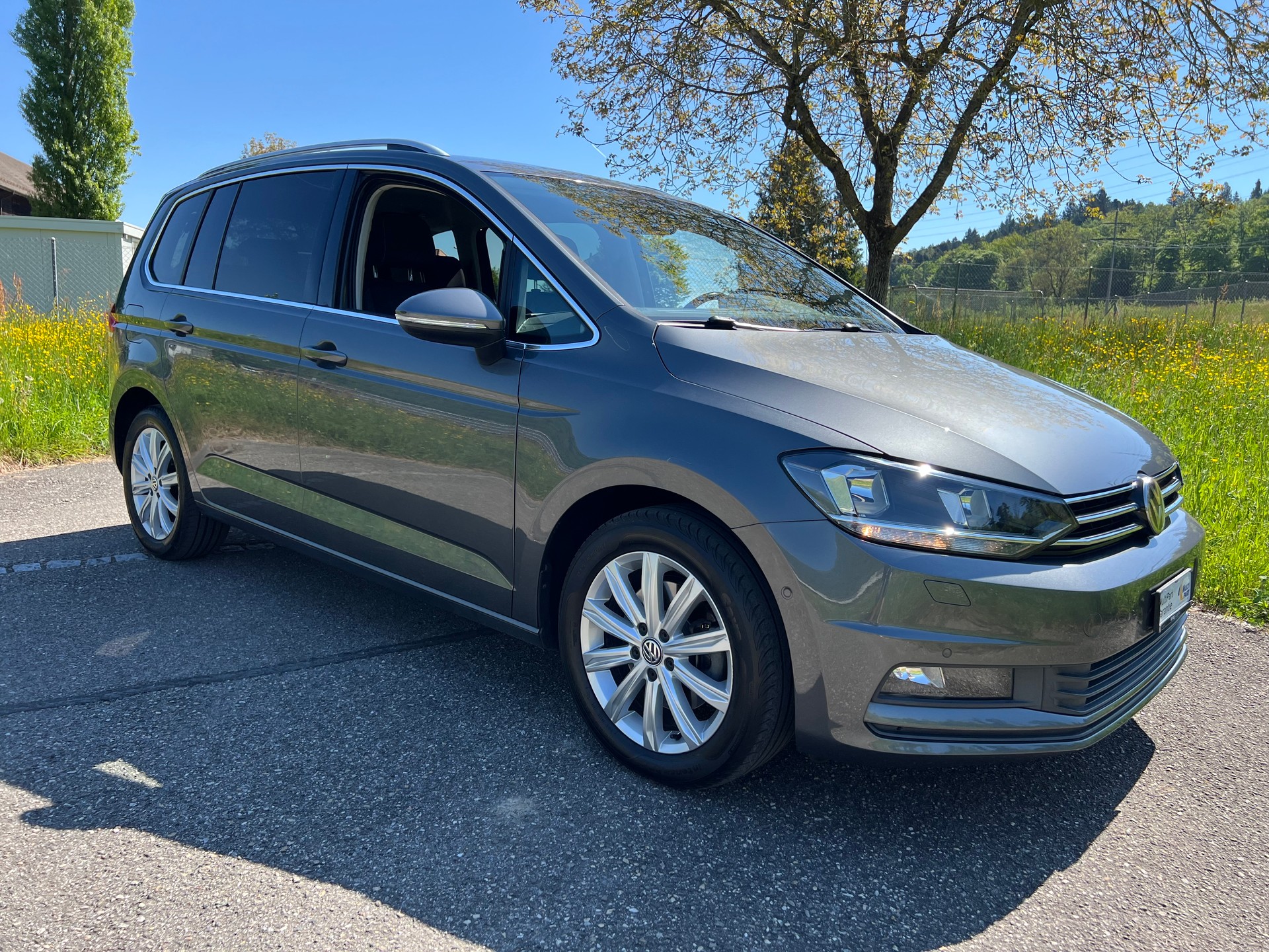 VW TOURAN DSG AUTOMAT 7 PLÄTZER 1.6 TDI. CH WAGEN. FRISCH AB MFK. AB SERVICE. SAUBER + GEPFLEGT.-showroom-element-1