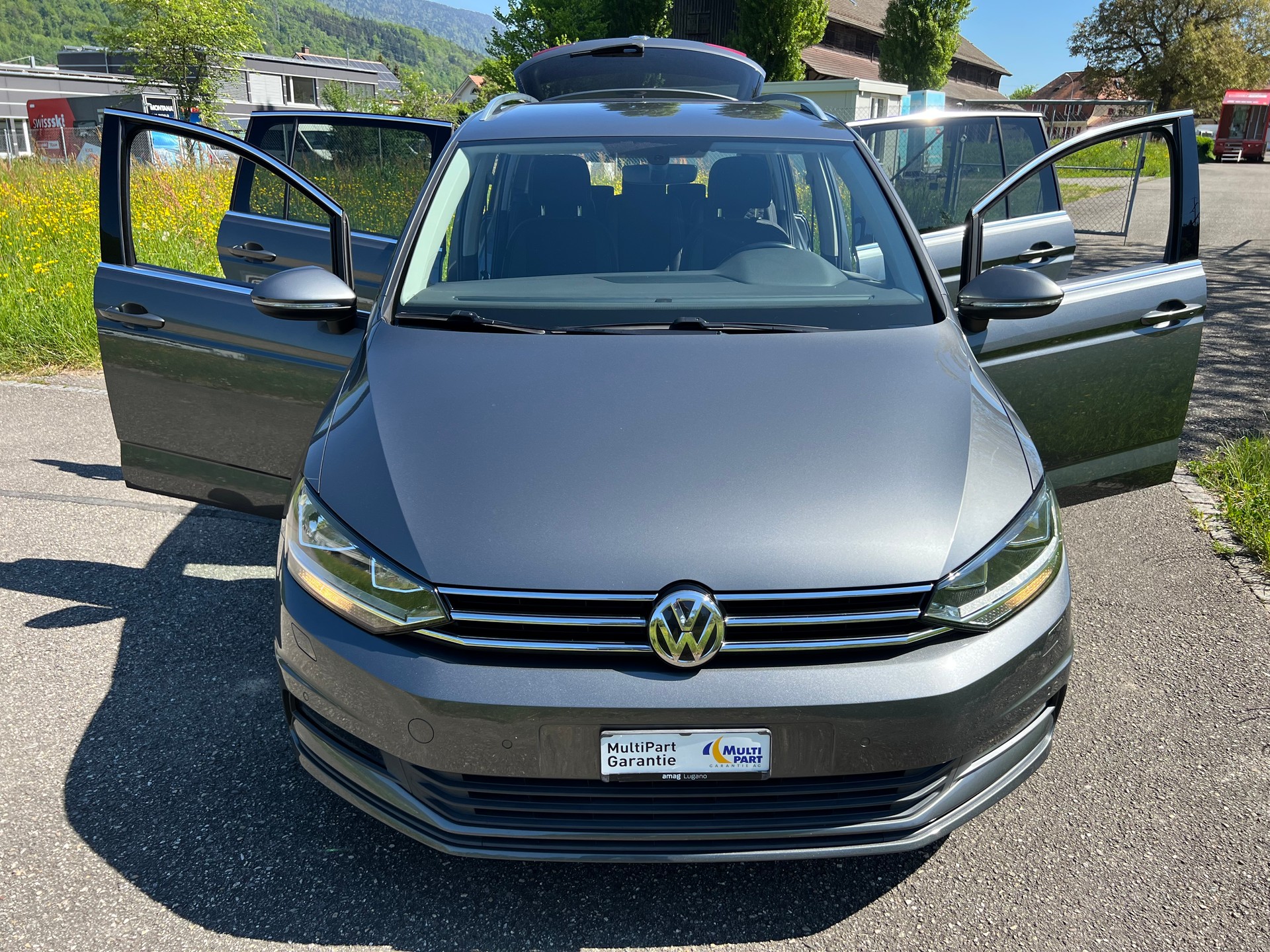 VW TOURAN DSG AUTOMAT 7 PLÄTZER 1.6 TDI. CH WAGEN. FRISCH AB MFK. AB SERVICE. SAUBER + GEPFLEGT.