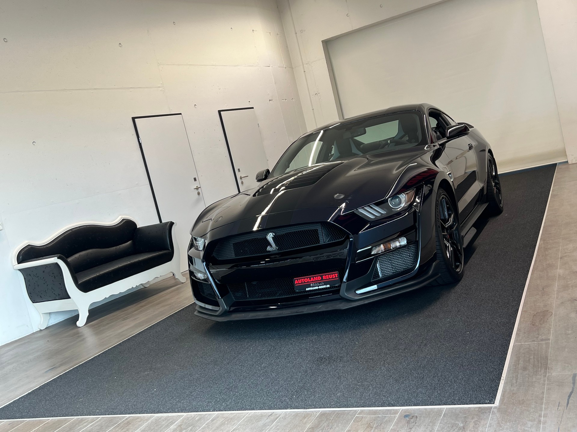 FORD Shelby GT 500-showroom-element-2