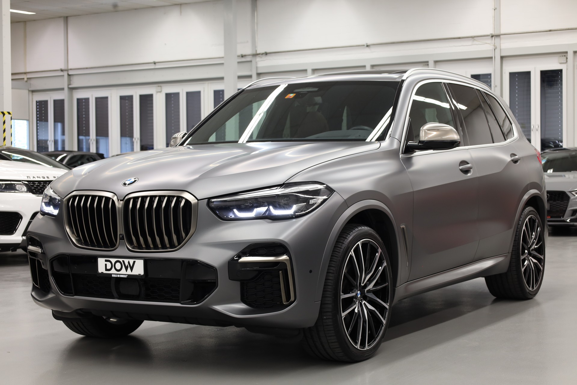 BMW X5 M50i xDrive-showroom-element-2