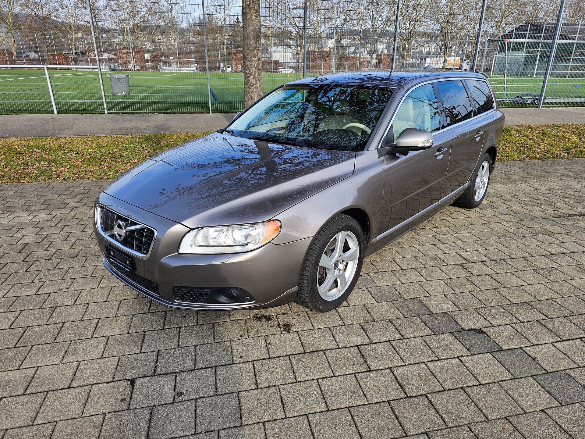 VOLVO V70 D5 Kinetic Geartronic