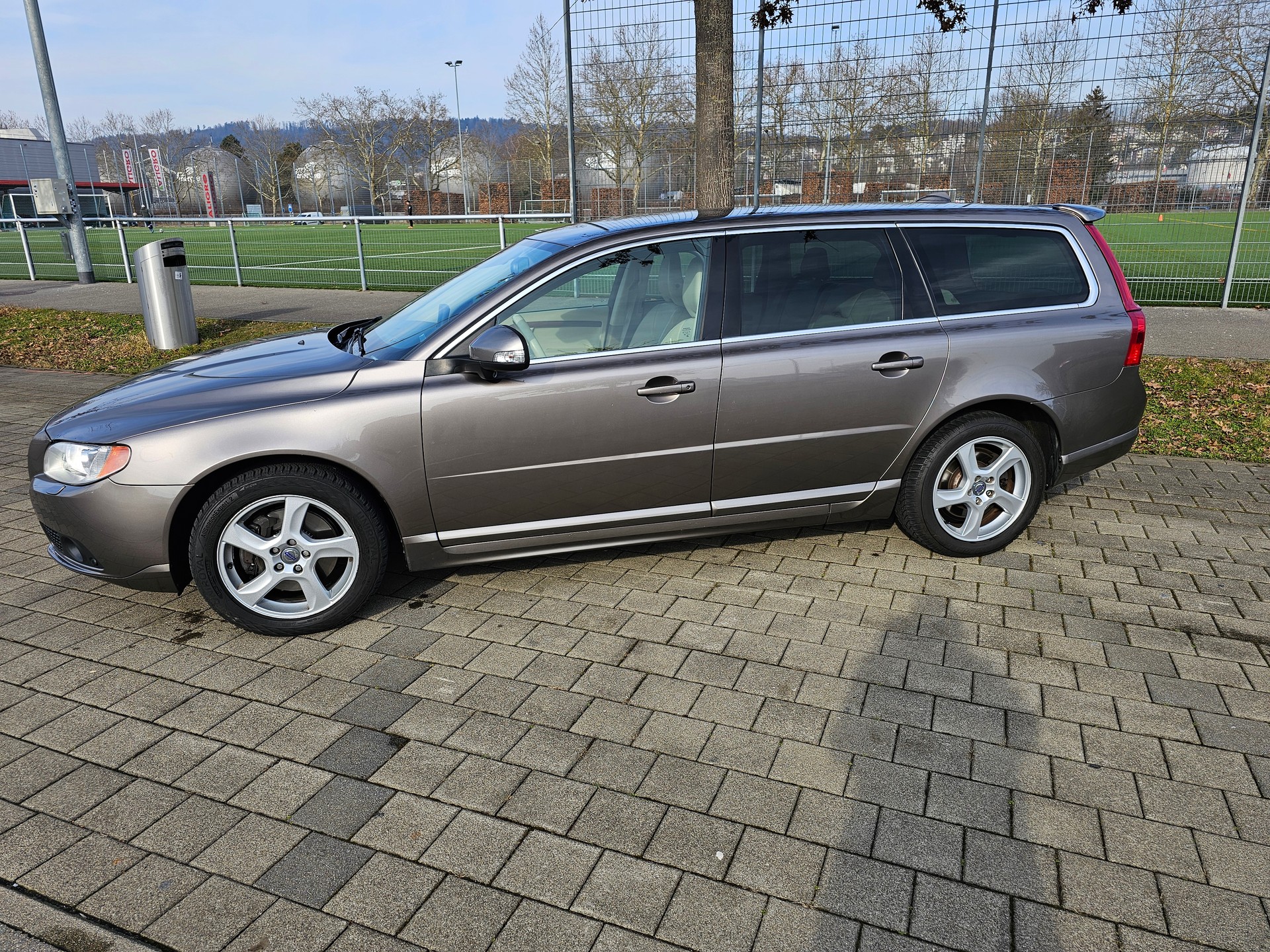 VOLVO V70 D5 Kinetic Geartronic-showroom-element-3