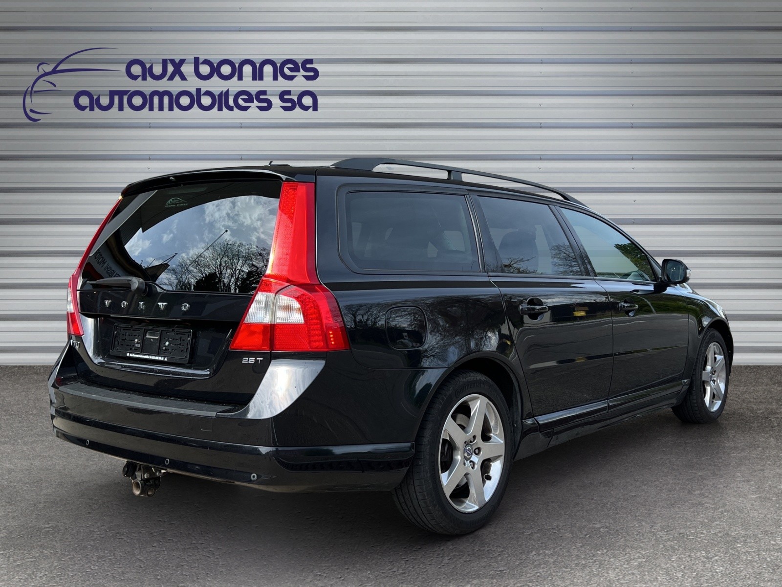VOLVO V70 2.5T Momentum-showroom-element-3