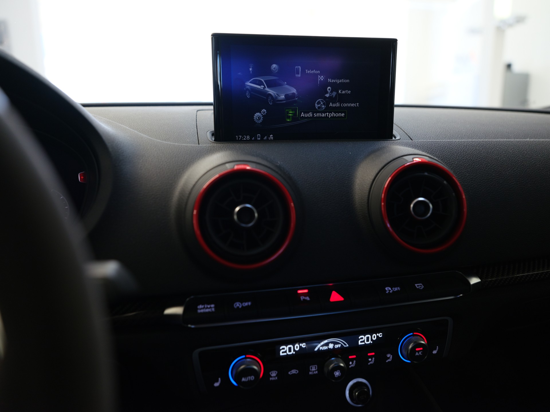AUDI RS3 Limousine 2.5 TSI quattro S-tronic-image-15
