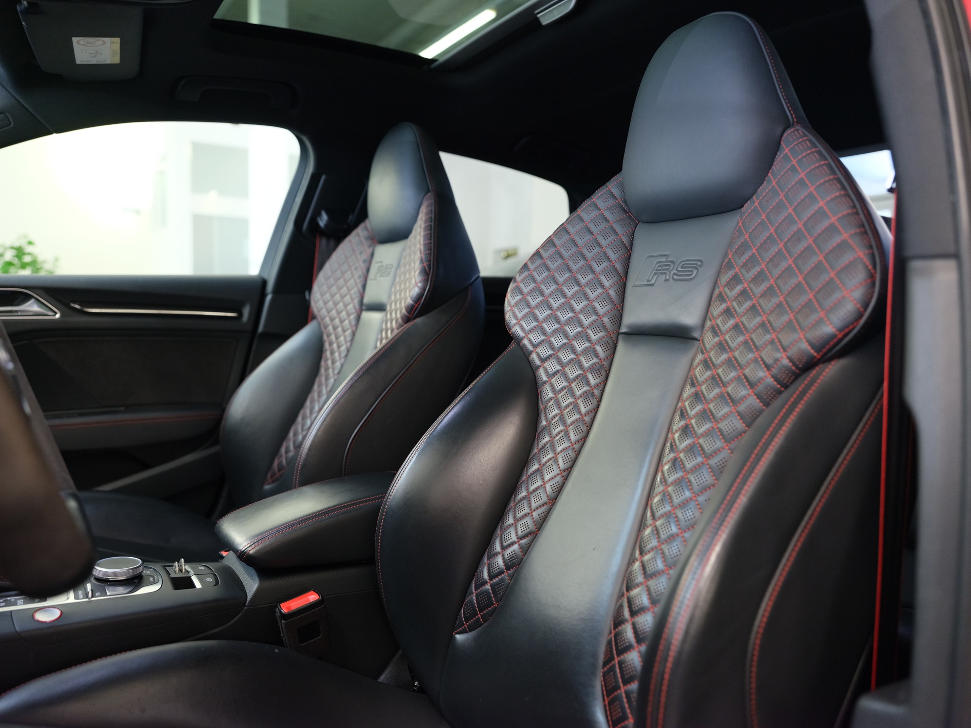 AUDI RS3 Limousine 2.5 TSI quattro S-tronic-image-18