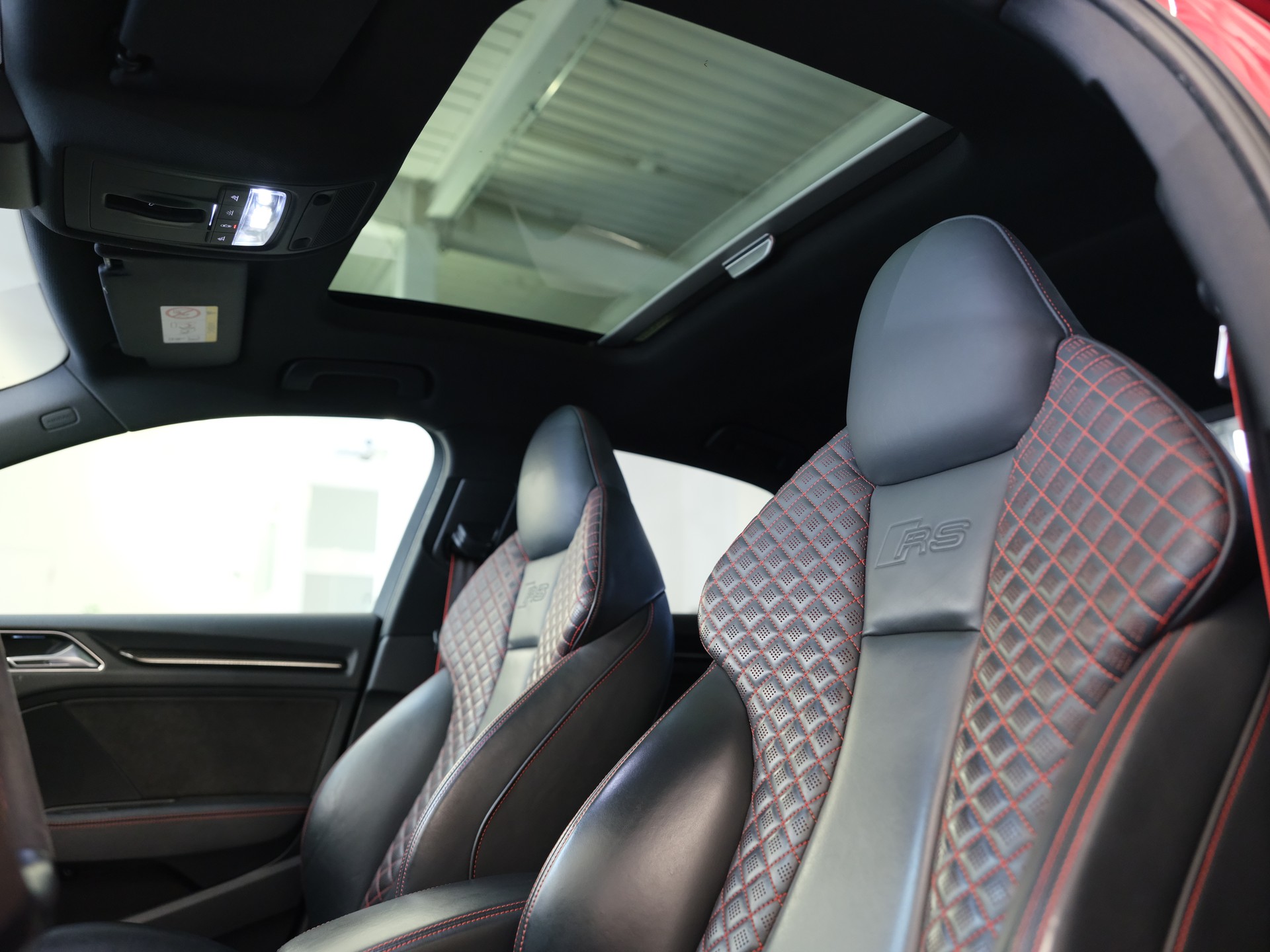 AUDI RS3 Limousine 2.5 TSI quattro S-tronic-image-19
