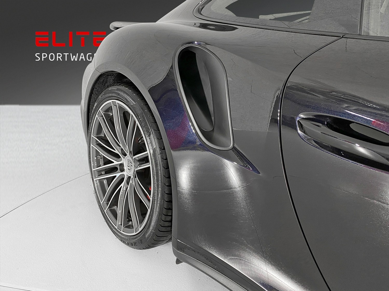 PORSCHE 911 Turbo-showroom-element-1