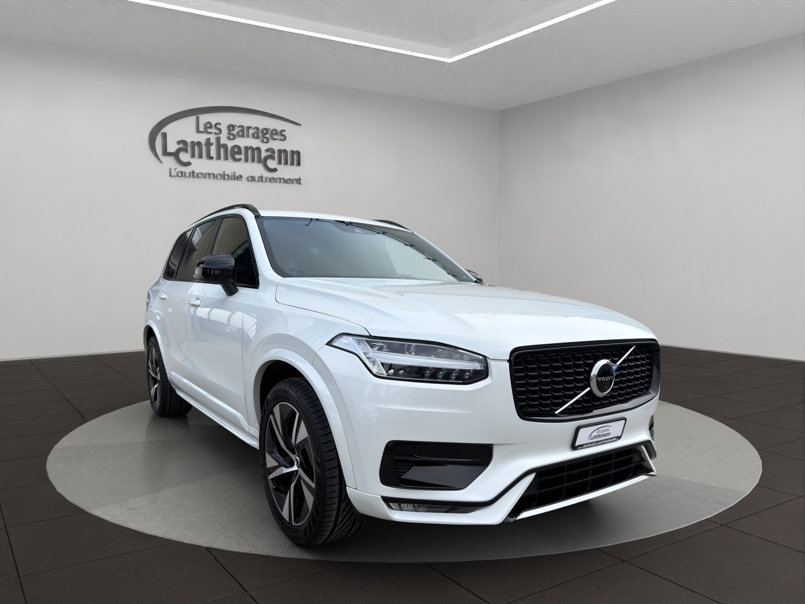 VOLVO XC90 B5 (SUV / GelÃ¤ndewagen)