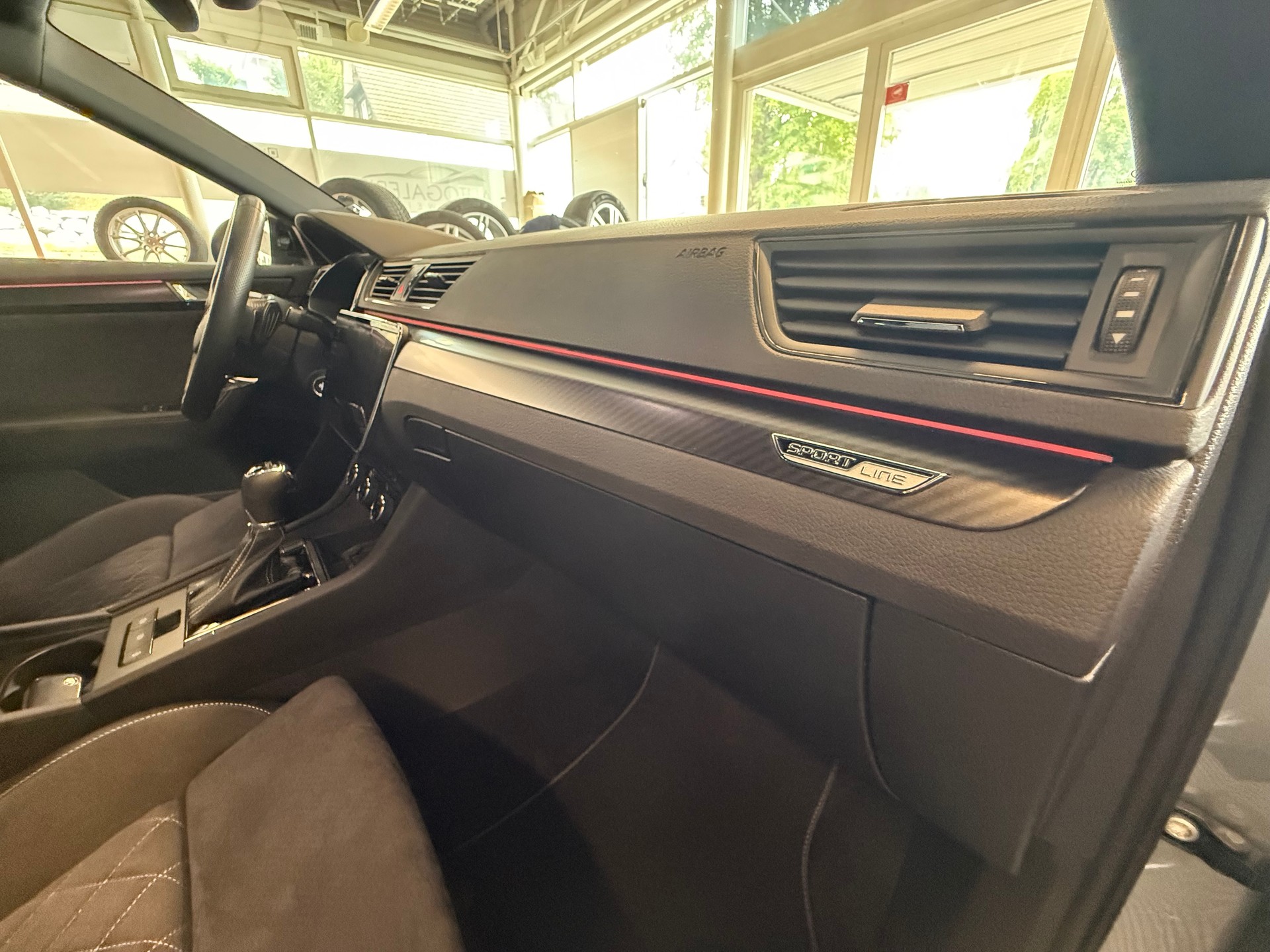 SKODA Superb Combi 2.0 TSI SportLine 4x4 DSG | CH Fahrzeug | DCC Fahrwerk | Anhängerkupplung |-image-26