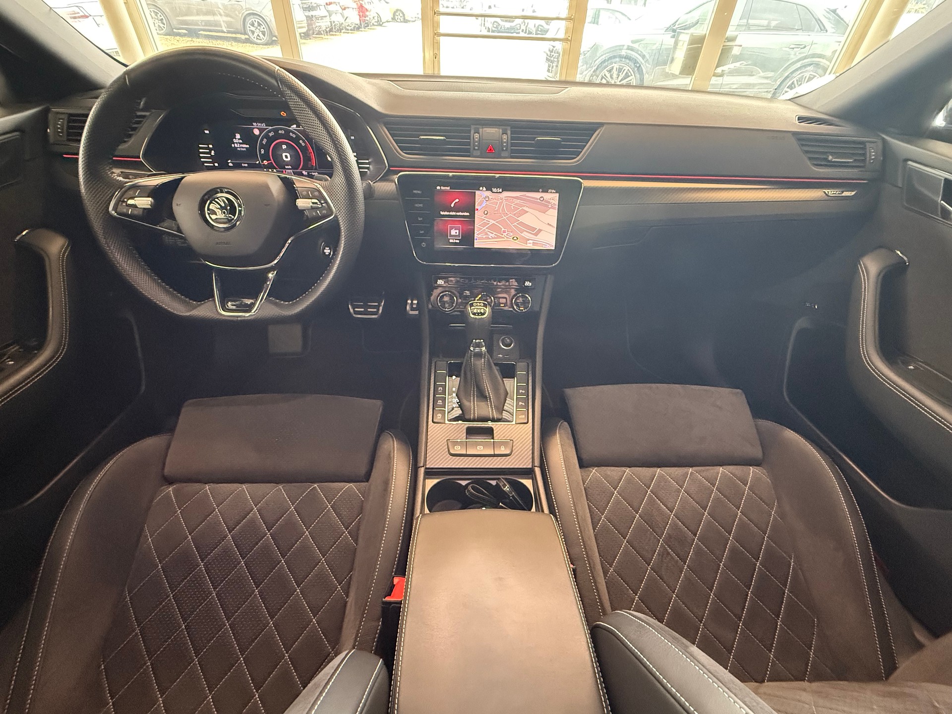 SKODA Superb Combi 2.0 TSI SportLine 4x4 DSG | CH Fahrzeug | DCC Fahrwerk | Anhängerkupplung |-image-7