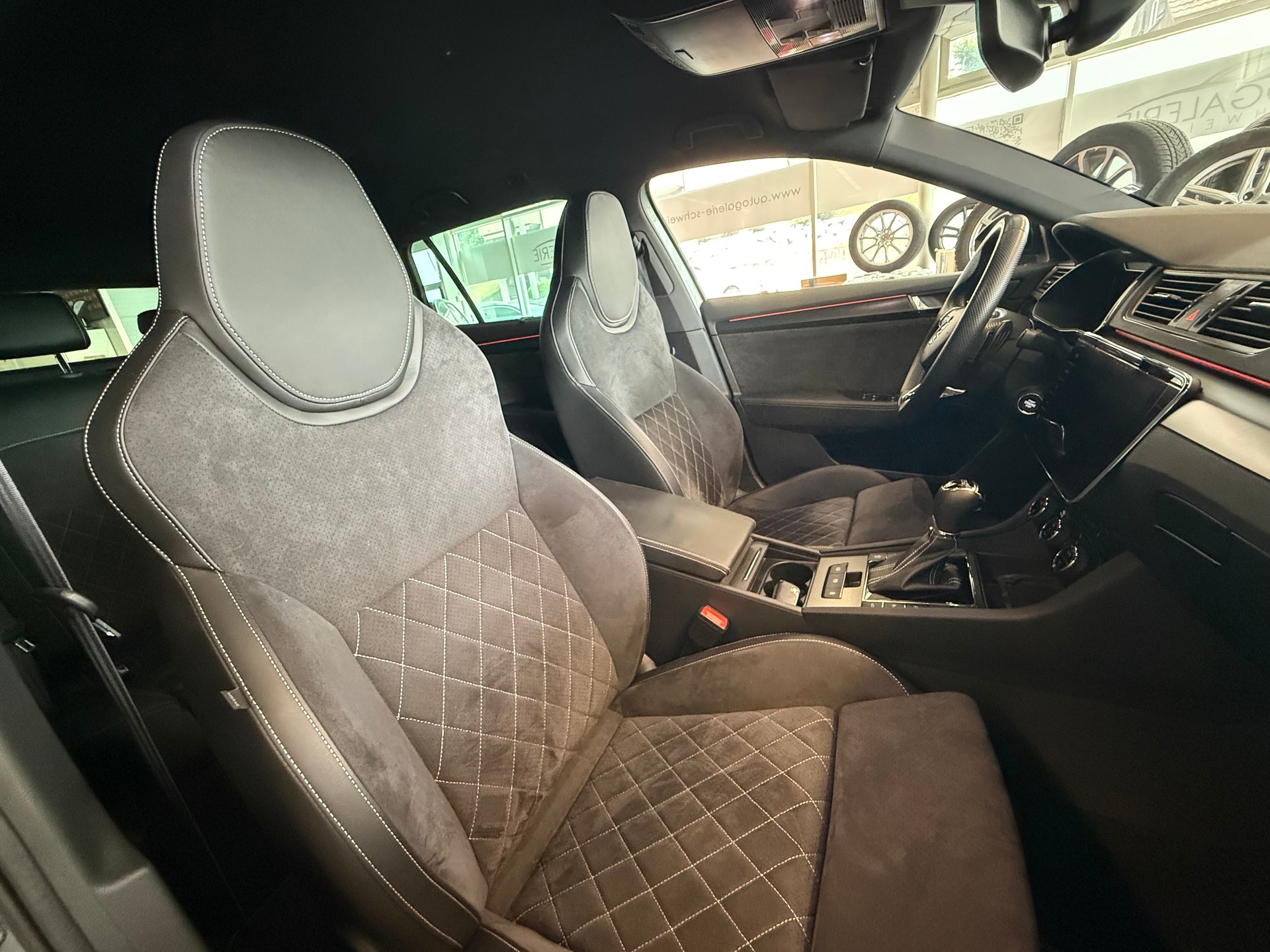SKODA Superb Combi 2.0 TSI SportLine 4x4 DSG | CH Fahrzeug | DCC Fahrwerk | Anhängerkupplung |-image-25