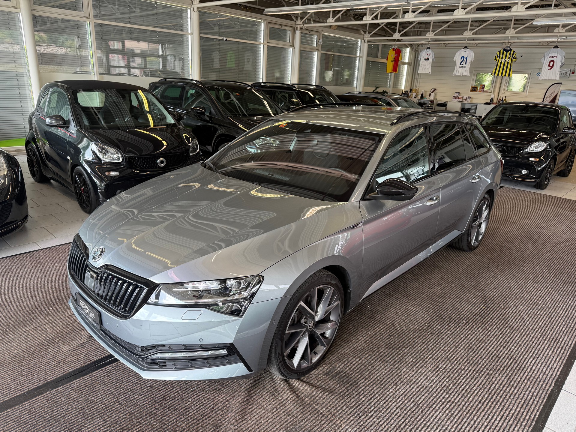 SKODA Superb Combi 2.0 TSI SportLine 4x4 DSG | CH Fahrzeug | DCC Fahrwerk | Anhängerkupplung |-showroom-element-1