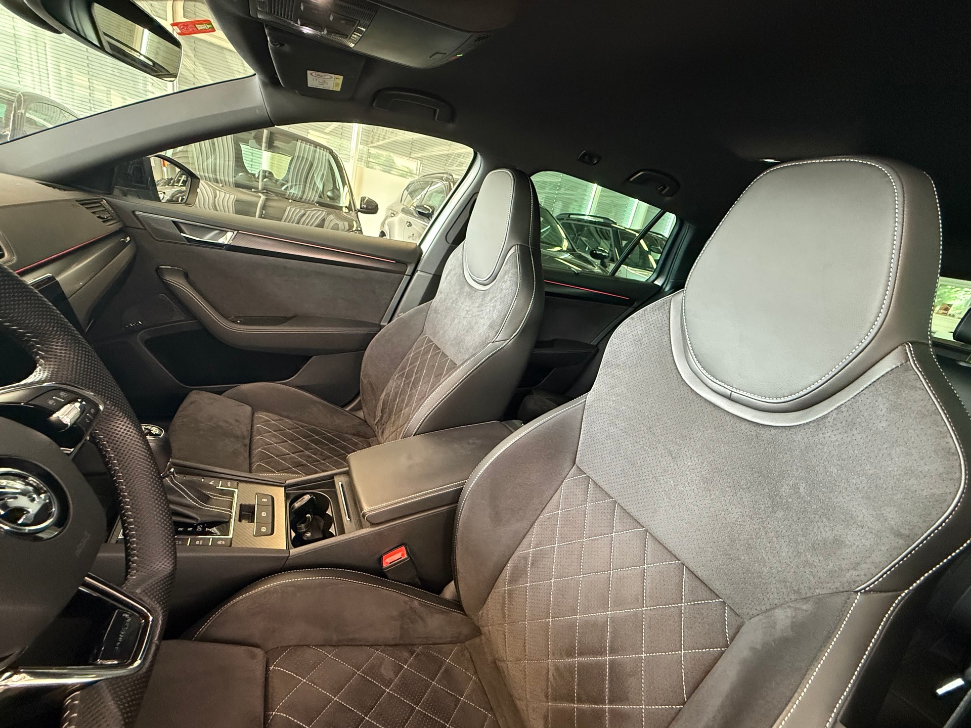 SKODA Superb Combi 2.0 TSI SportLine 4x4 DSG | CH Fahrzeug | DCC Fahrwerk | Anhängerkupplung |-image-6