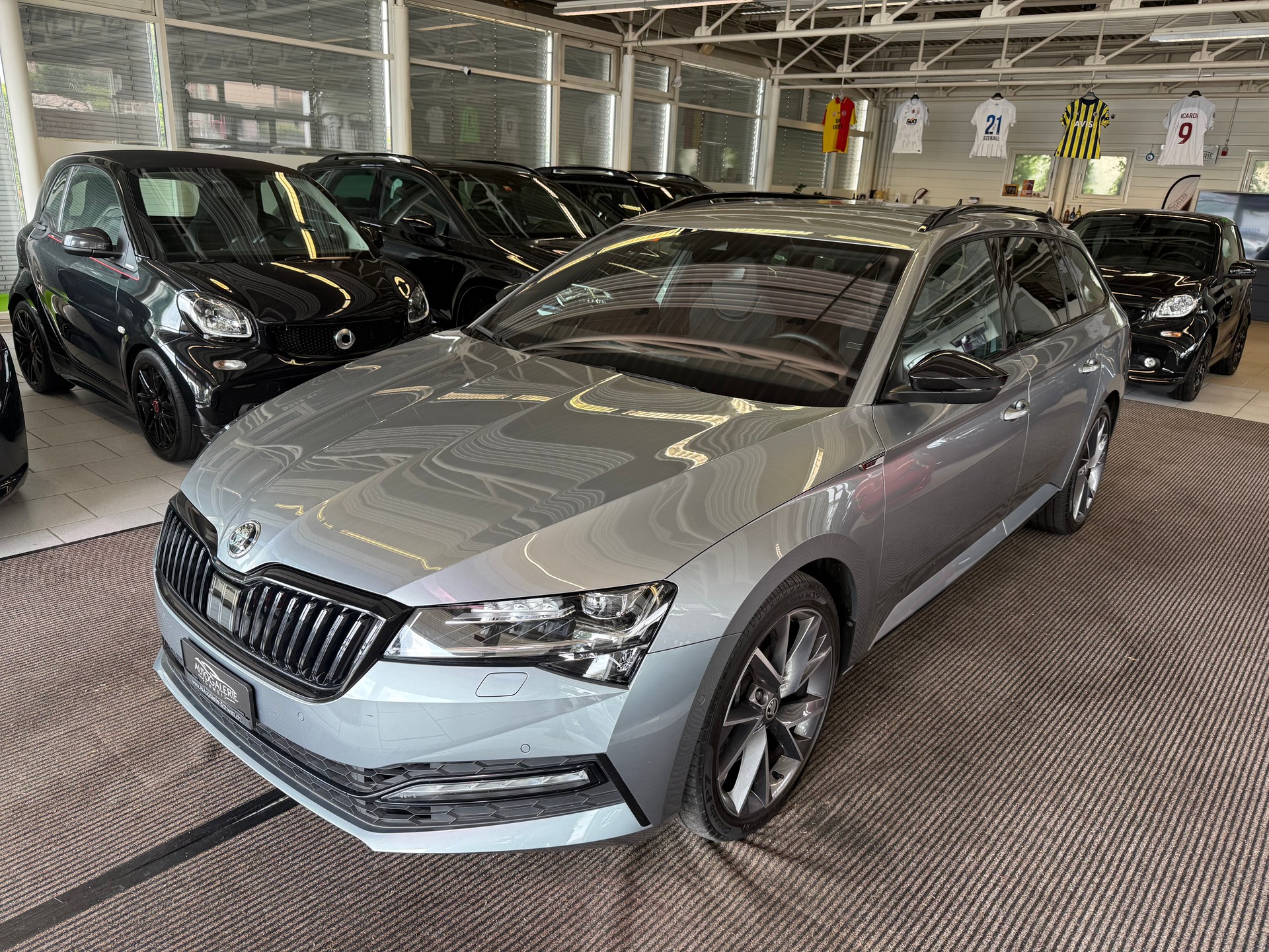 SKODA Superb Combi 2.0 TSI SportLine 4x4 DSG | CH Fahrzeug | DCC Fahrwerk | Anhängerkupplung |