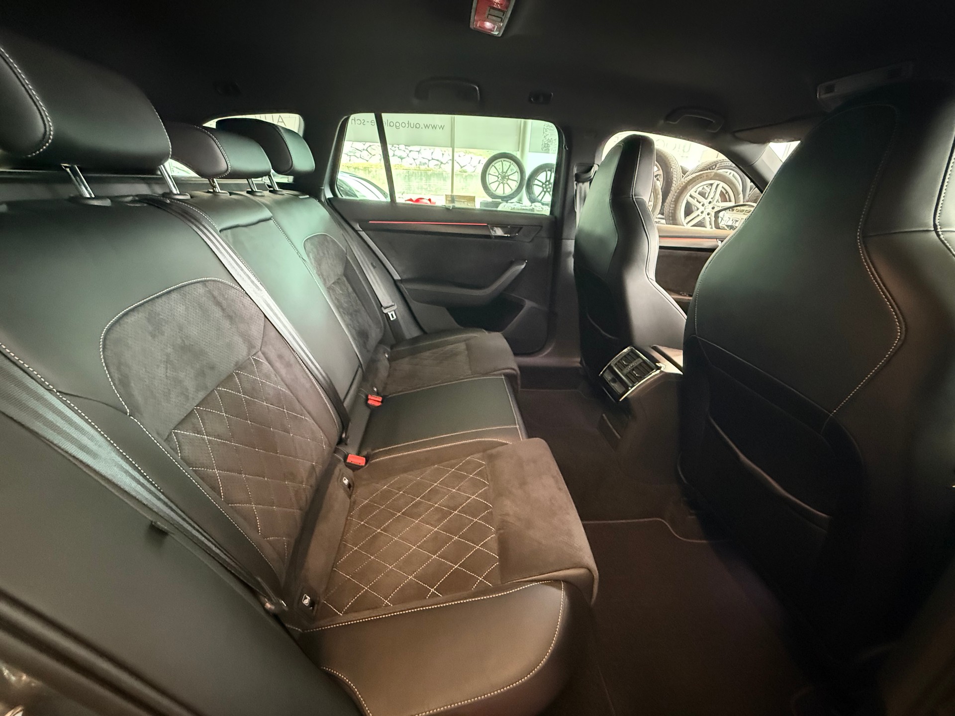 SKODA Superb Combi 2.0 TSI SportLine 4x4 DSG | CH Fahrzeug | DCC Fahrwerk | Anhängerkupplung |-image-23