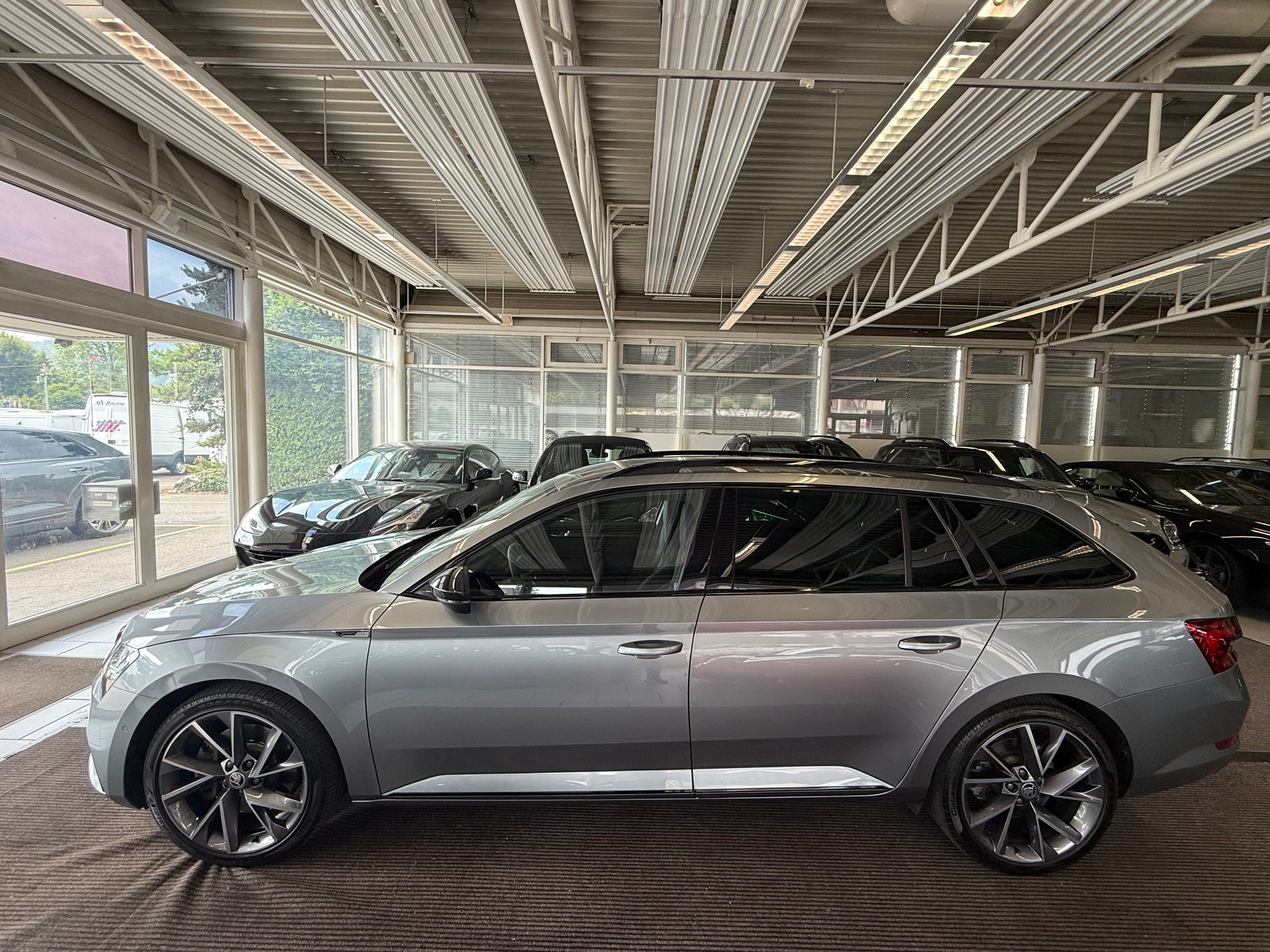 SKODA Superb Combi 2.0 TSI SportLine 4x4 DSG | CH Fahrzeug | DCC Fahrwerk | Anhängerkupplung |-showroom-element-3