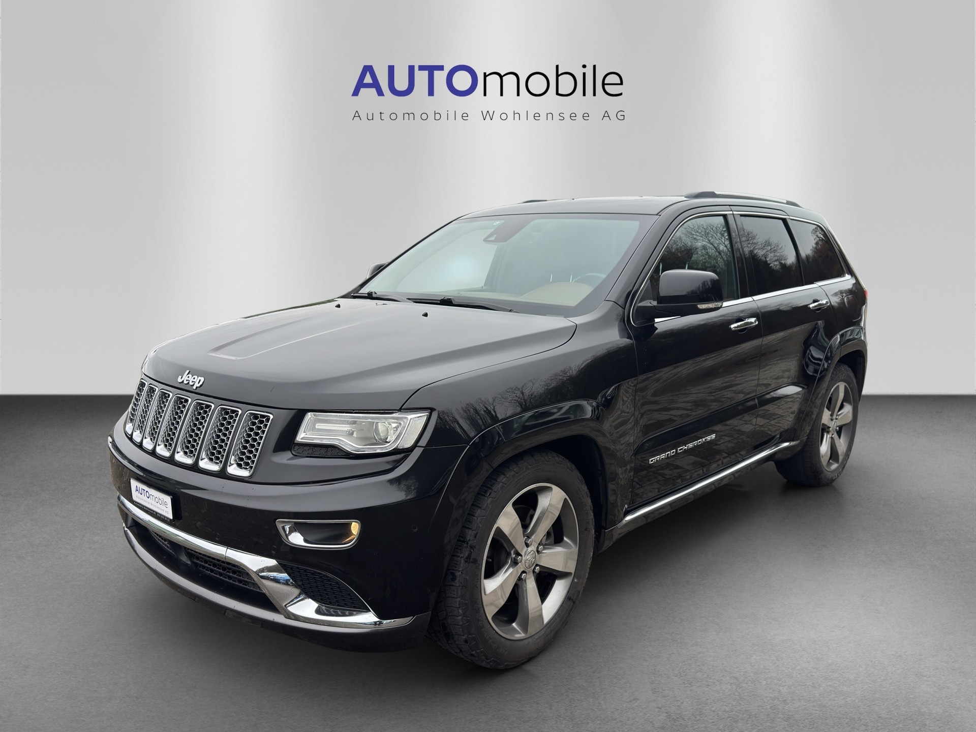 JEEP Grand Cherokee Summit 5.7 V8-showroom-element-1