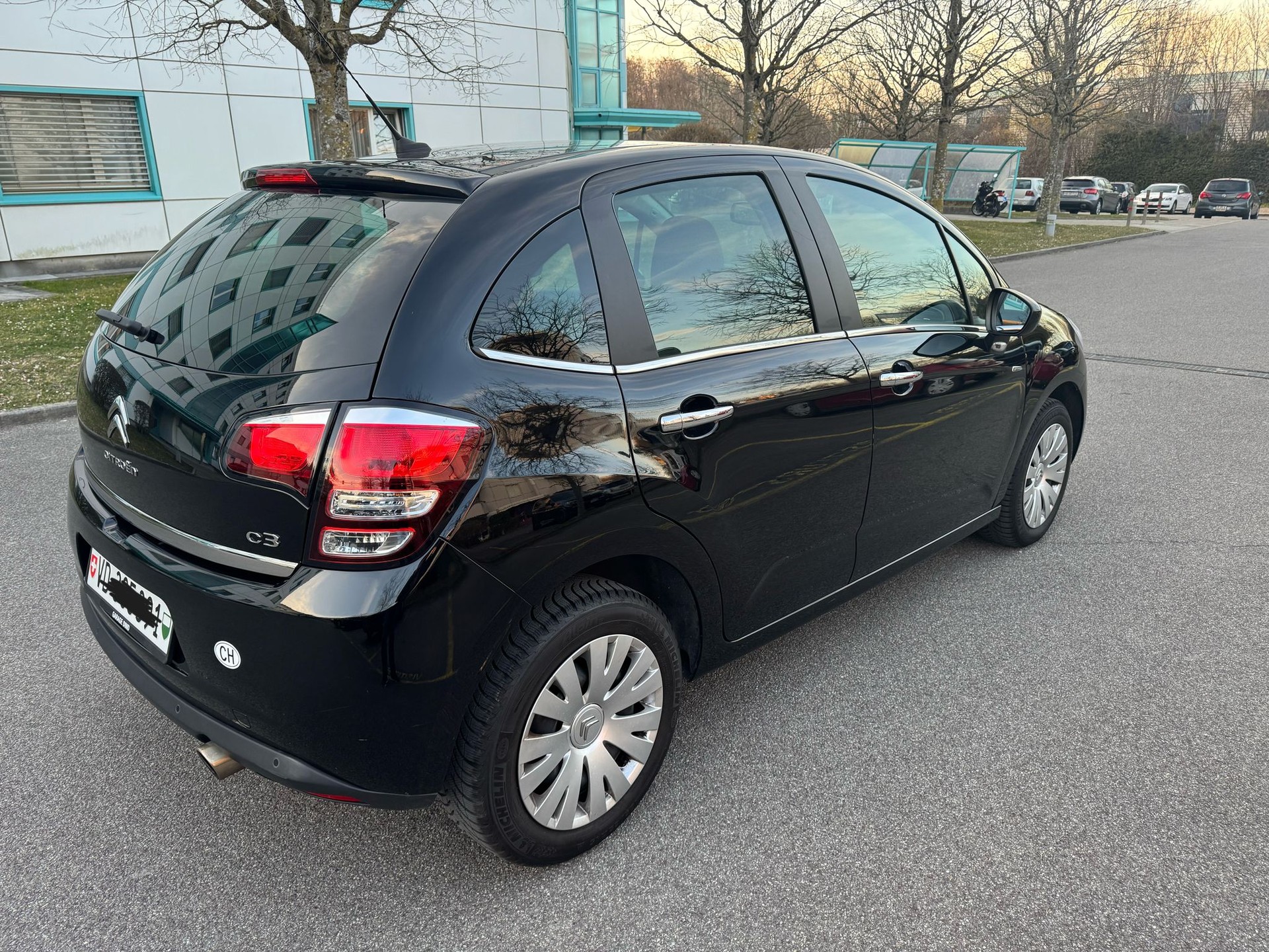 CITROEN C3 1.2i PureTech Exclusive-image-4