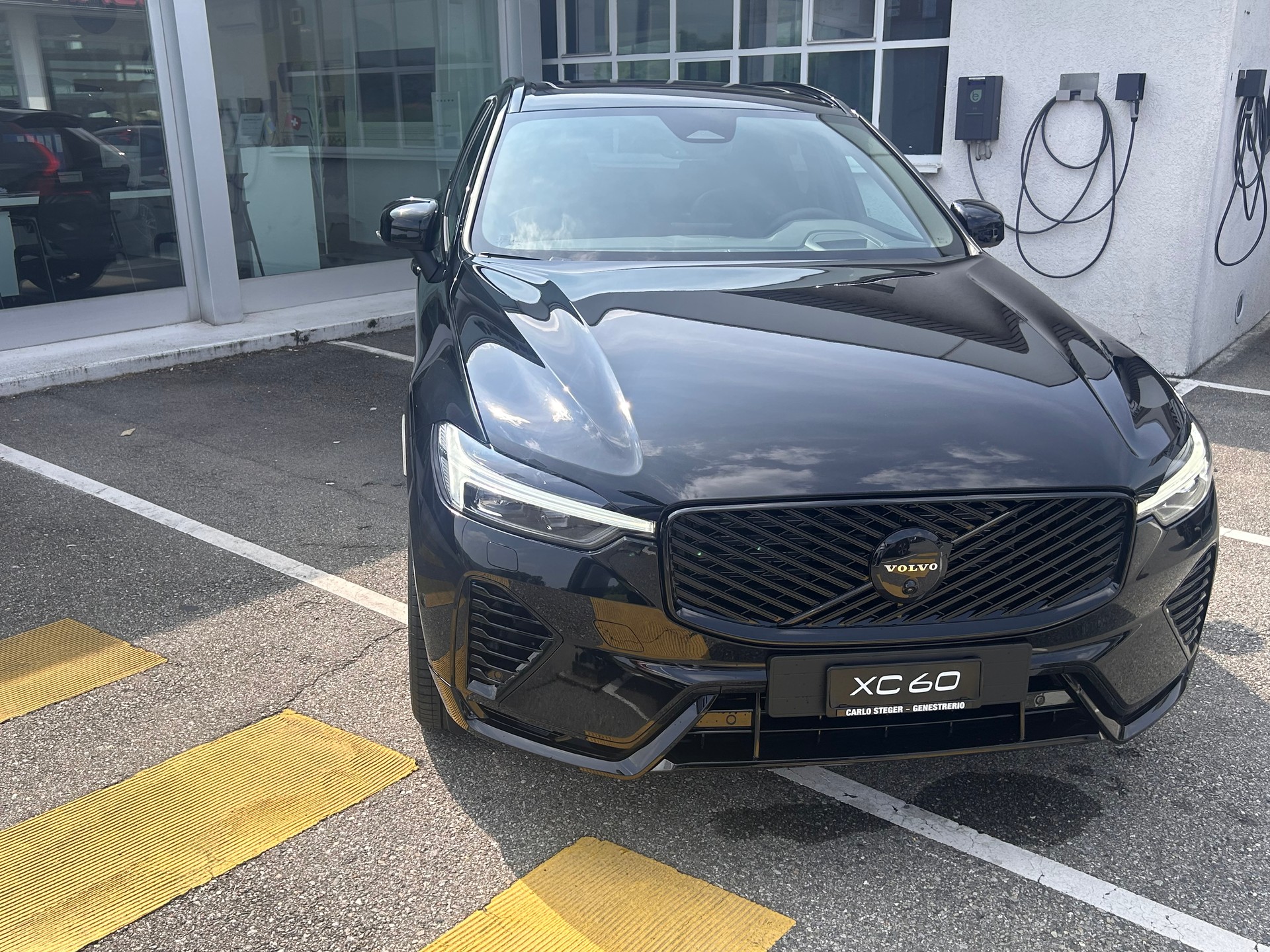 VOLVO XC60 T8 eAWD PluginHybrid Black Edition Geartronic-showroom-element-2