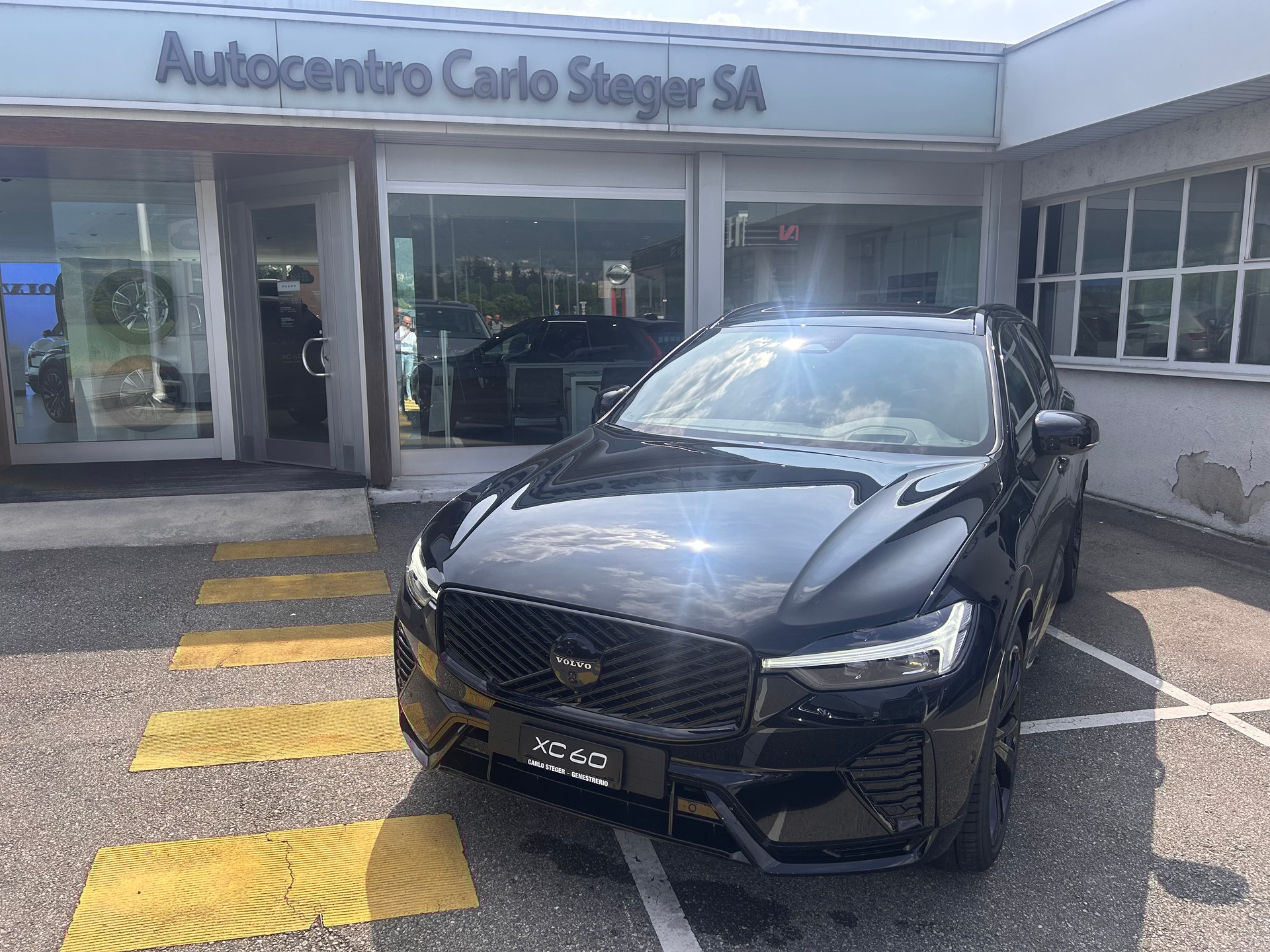 VOLVO XC60 T8 eAWD PluginHybrid Black Edition Geartronic-showroom-element-1